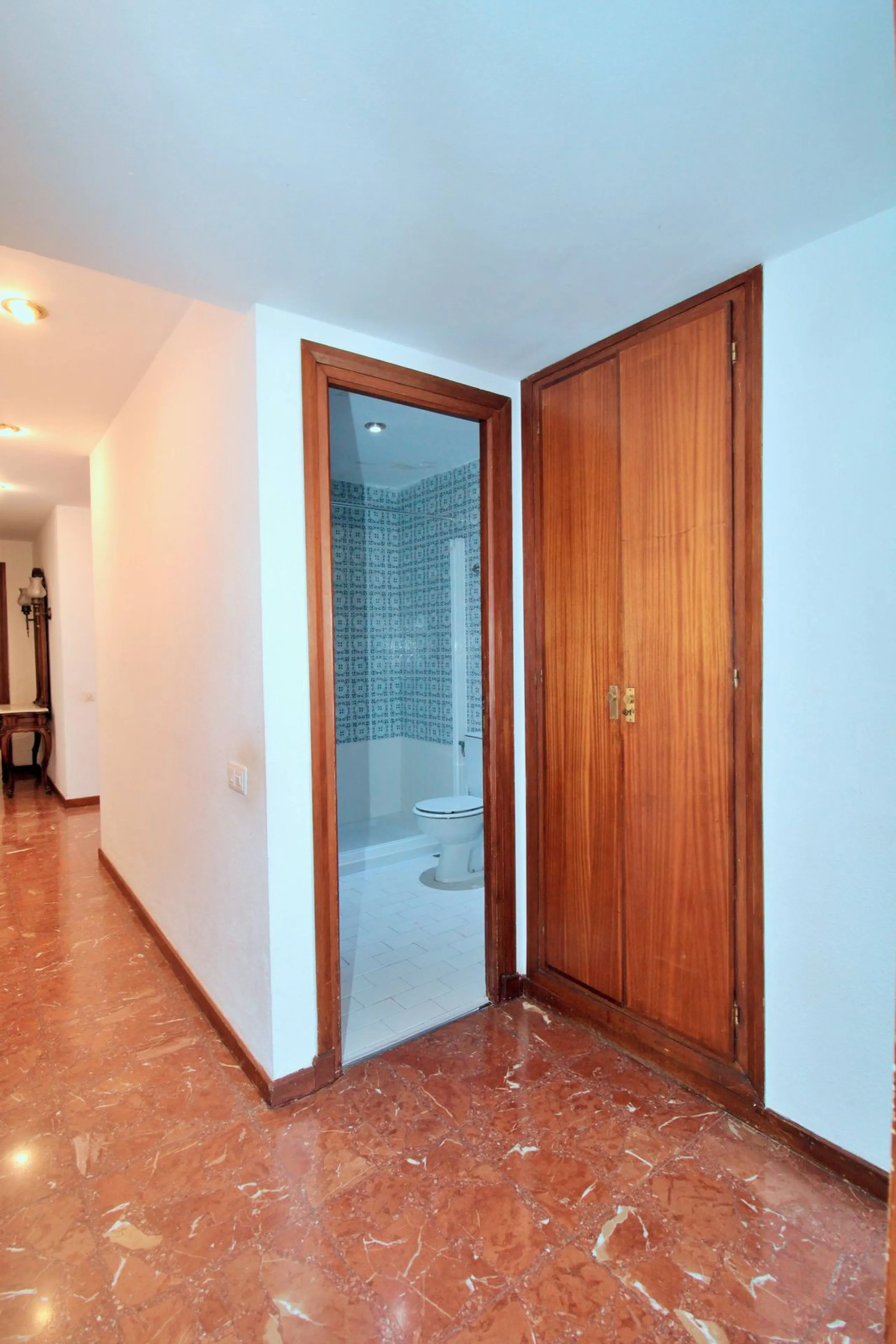 Prestigious Middle-Floor Apartment in one of Málaga's Iconic Buildings.