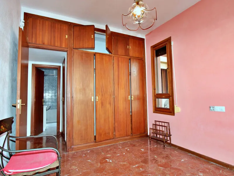 Prestigious Middle-Floor Apartment in one of Málaga's Iconic Buildings.