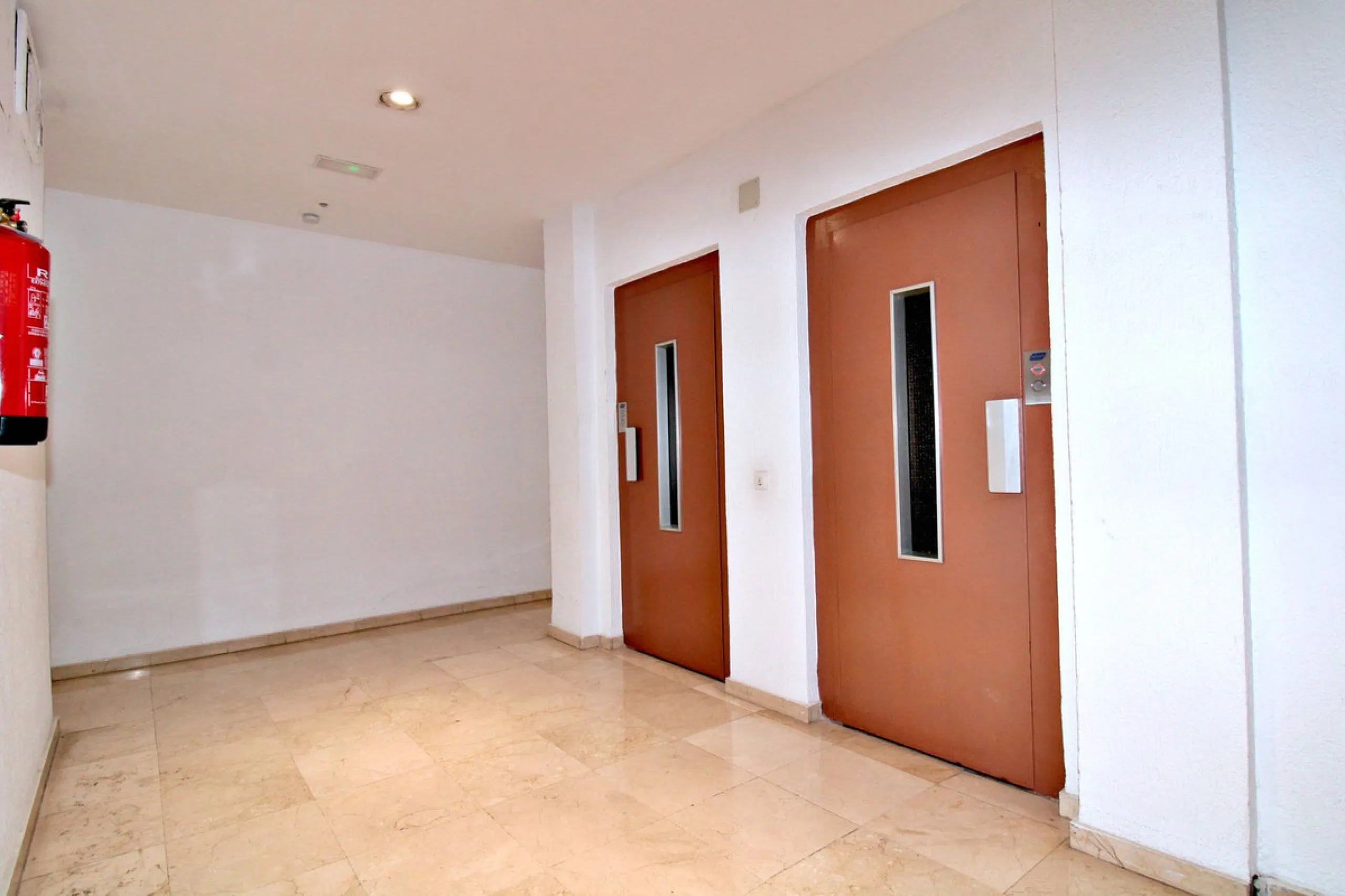 Prestigious Middle-Floor Apartment in one of Málaga's Iconic Buildings.