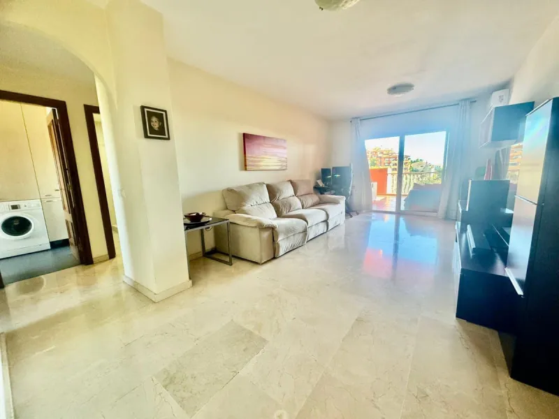 Apartment - Middle Floor Apartment в продаже в Fuengirola, Málaga. В доме 2 спален и 2 ванных комнат. Площадь дома 94 м²