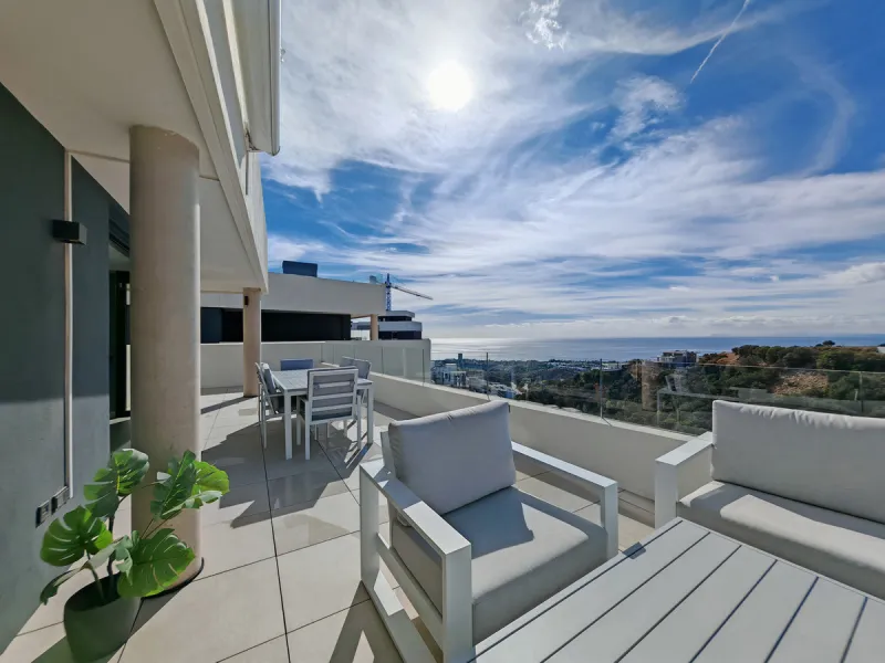 REDUCED TO 1.295.000 € - PREVIOUS PRICE 1.400.000 €  Duplex Penthouse for sale in Los Altos de los Monteros, Marbella with 3 bedrooms, 3 bathrooms, 2 en suite bathrooms and with orientation south, with communal swimming pool, private garage (2 parking spa