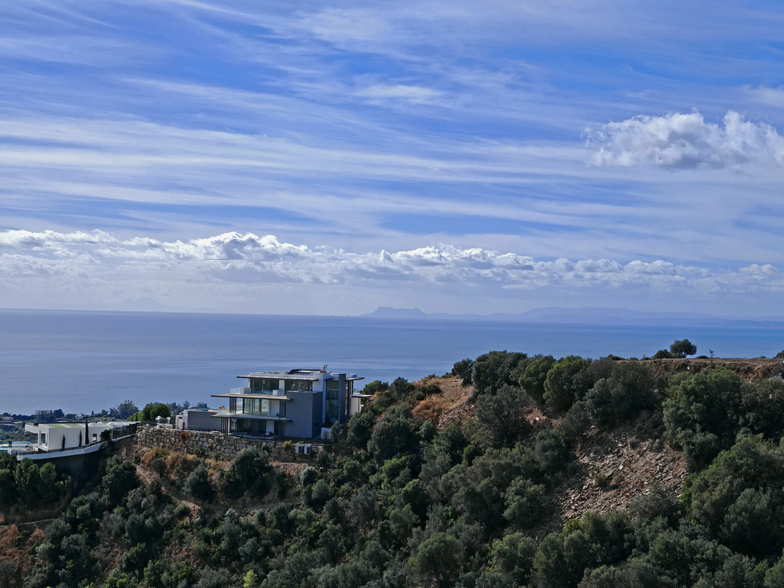 REDUCED TO 1.295.000 € - PREVIOUS PRICE 1.400.000 €  Duplex Penthouse for sale in Los Altos de los Monteros, Marbella with 3 bedrooms, 3 bathrooms, 2 en suite bathrooms and with orientation south, with communal swimming pool, private garage (2 parking spa