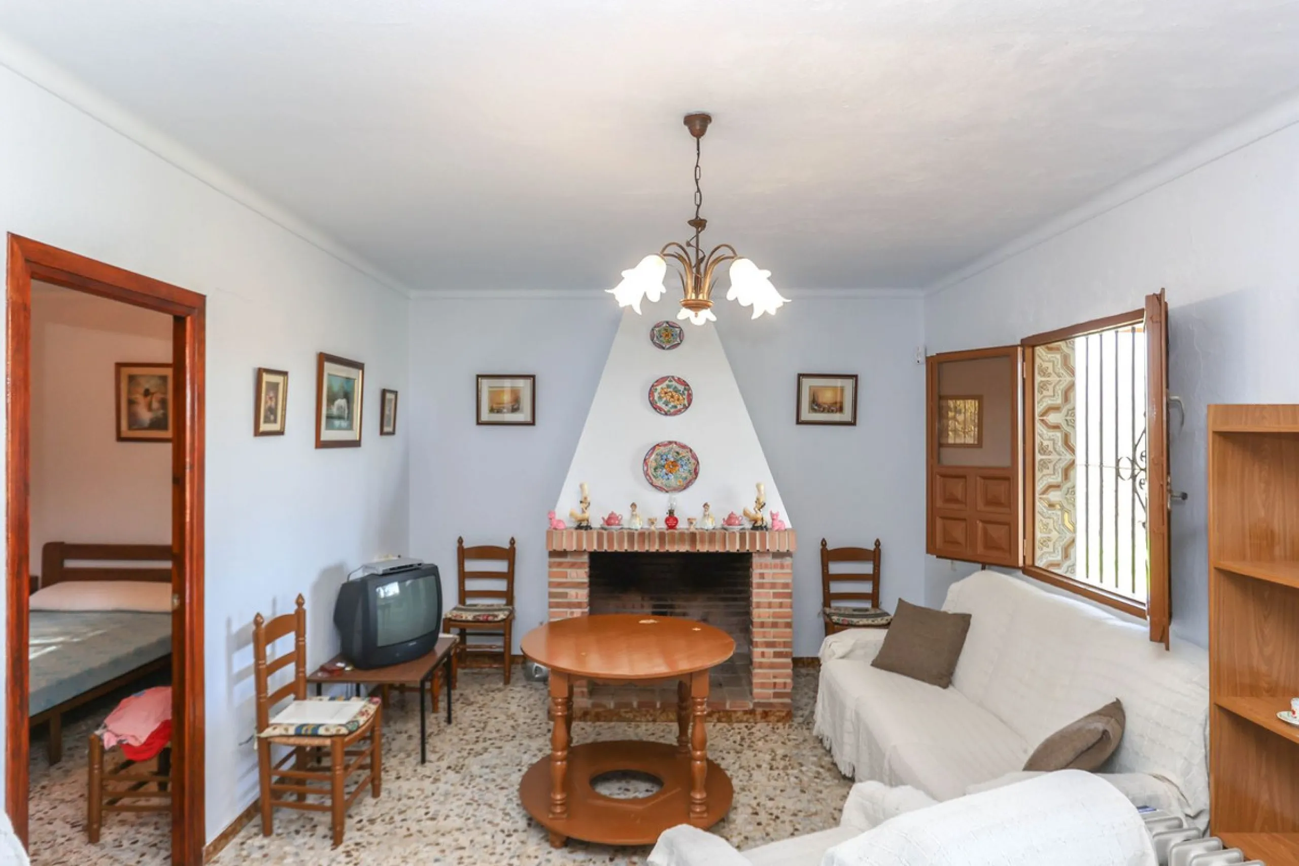 House - Finca - Cortijo в продаже в Guaro, Málaga. В доме 2 спален и 1 ванных комнат. Площадь дома 72 м². Площадь участка 36000 м²