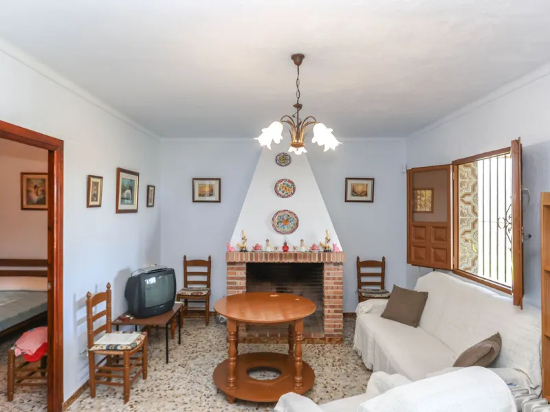 House - Finca - Cortijo в продаже в Guaro, Málaga. В доме 2 спален и 1 ванных комнат. Площадь дома 72 м². Площадь участка 36000 м²