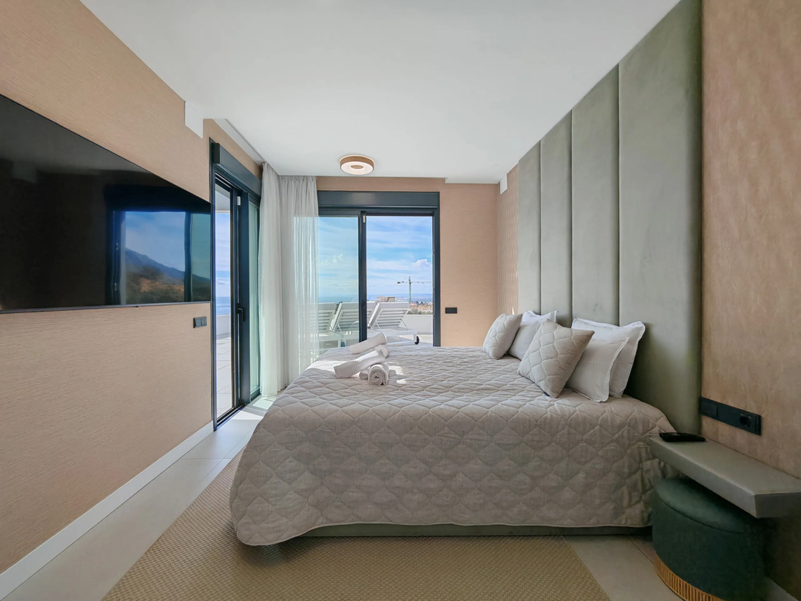 REDUCED TO 1.295.000 € - PREVIOUS PRICE 1.400.000 €  Duplex Penthouse for sale in Los Altos de los Monteros, Marbella with 3 bedrooms, 3 bathrooms, 2 en suite bathrooms and with orientation south, with communal swimming pool, private garage (2 parking spa