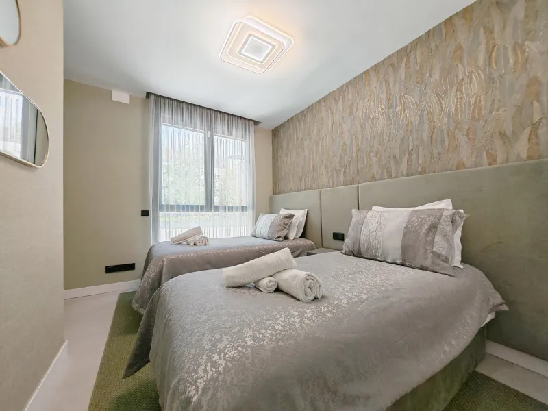 REDUCED TO 1.295.000 € - PREVIOUS PRICE 1.400.000 €  Duplex Penthouse for sale in Los Altos de los Monteros, Marbella with 3 bedrooms, 3 bathrooms, 2 en suite bathrooms and with orientation south, with communal swimming pool, private garage (2 parking spa