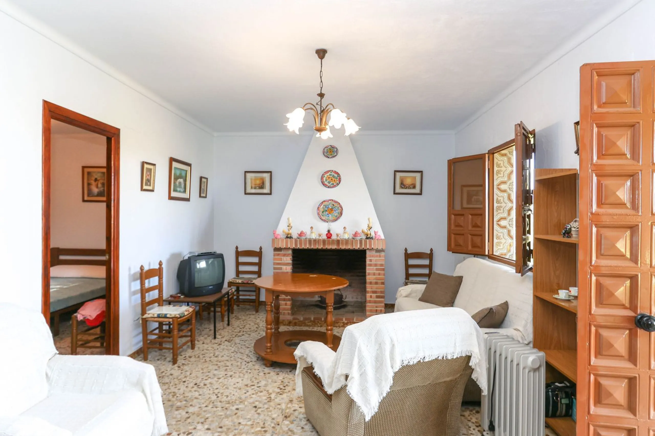 House - Finca - Cortijo в продаже в Guaro, Málaga. В доме 2 спален и 1 ванных комнат. Площадь дома 72 м². Площадь участка 36000 м²