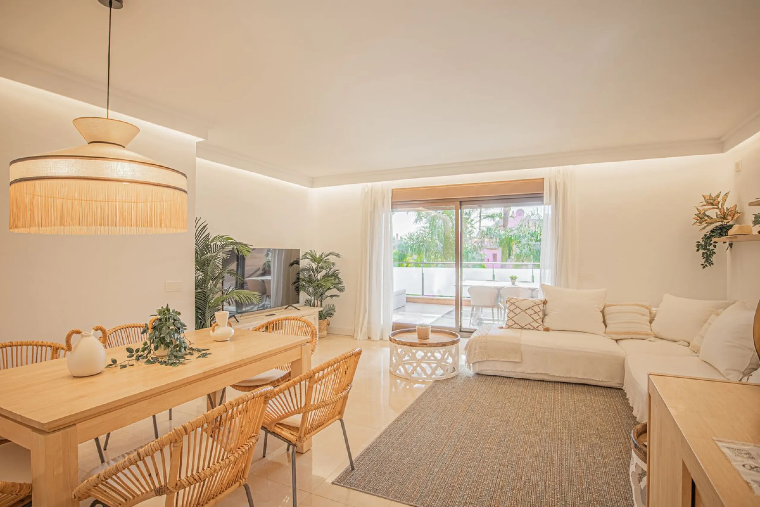 Renovated apartments with 3 bedrooms, living room, kitchen, two terraces, with all amenities in Las Salinas. The apartments are located 200 meters from the beach, 8 km from Estepona, 18 km from Marbella and 34 km from Ronda. It offers 2 shared outdoor poo