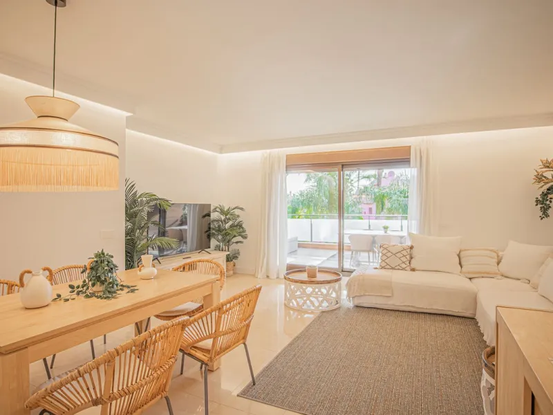 Renovated apartments with 3 bedrooms, living room, kitchen, two terraces, with all amenities in Las Salinas. The apartments are located 200 meters from the beach, 8 km from Estepona, 18 km from Marbella and 34 km from Ronda. It offers 2 shared outdoor poo