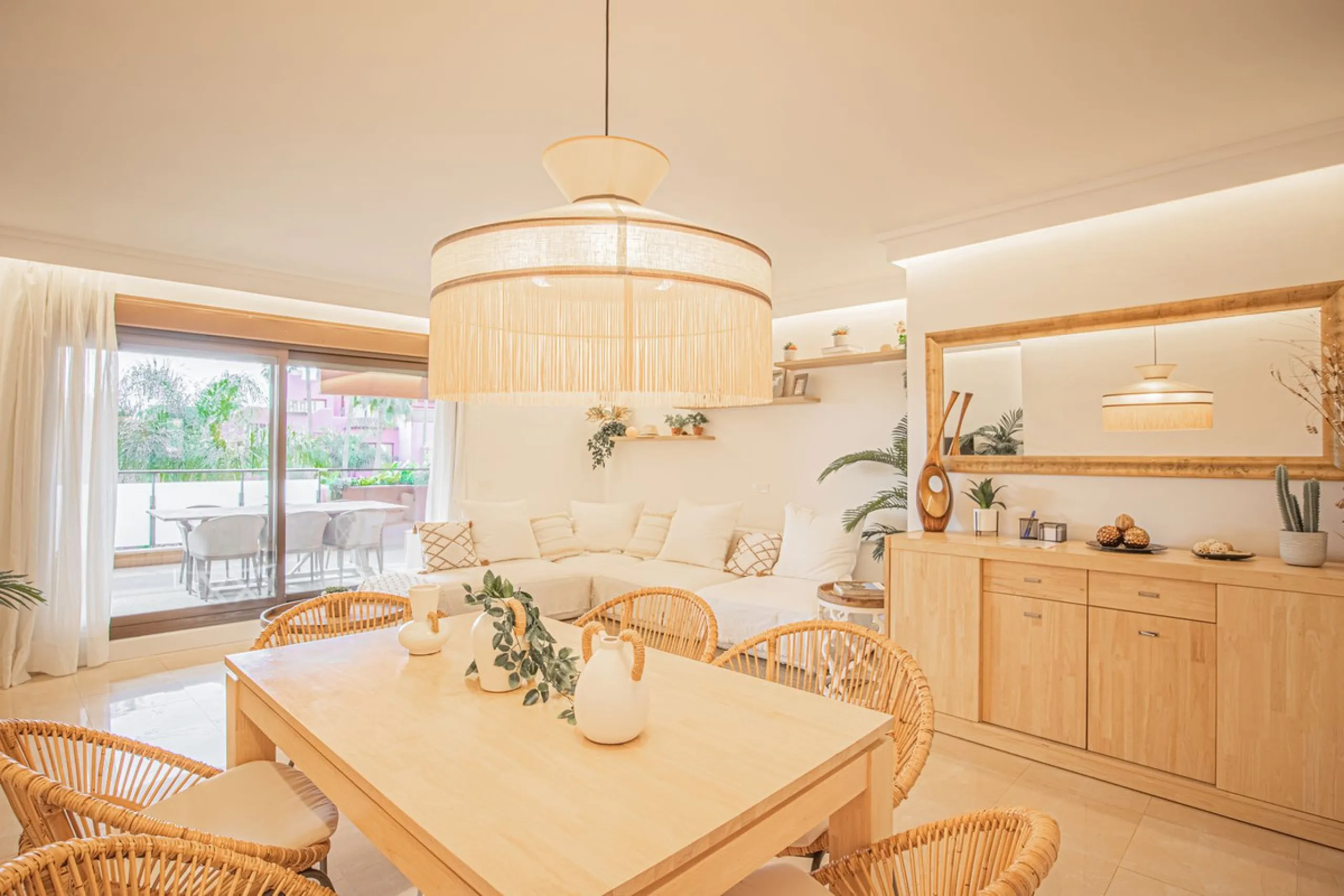 Renovated apartments with 3 bedrooms, living room, kitchen, two terraces, with all amenities in Las Salinas. The apartments are located 200 meters from the beach, 8 km from Estepona, 18 km from Marbella and 34 km from Ronda. It offers 2 shared outdoor poo