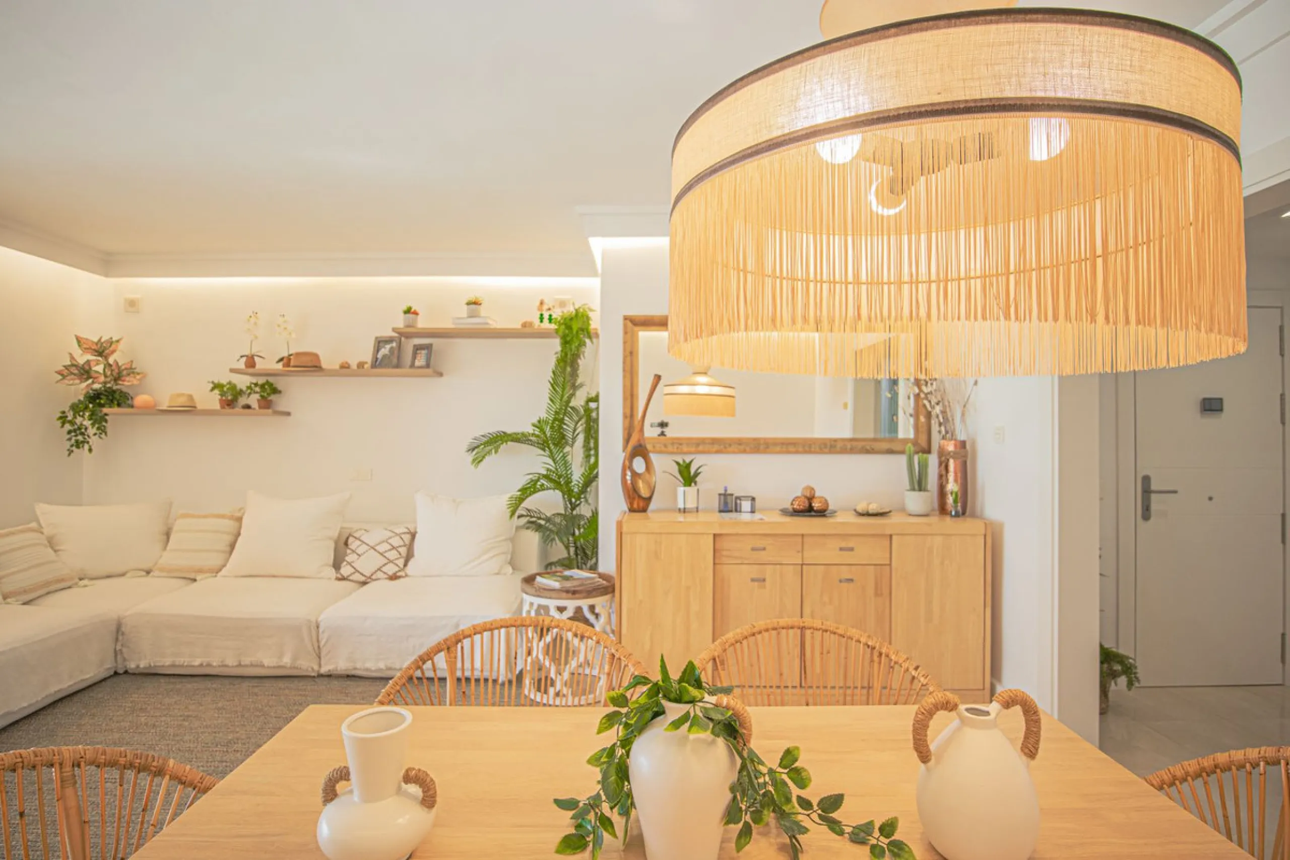 Renovated apartments with 3 bedrooms, living room, kitchen, two terraces, with all amenities in Las Salinas. The apartments are located 200 meters from the beach, 8 km from Estepona, 18 km from Marbella and 34 km from Ronda. It offers 2 shared outdoor poo