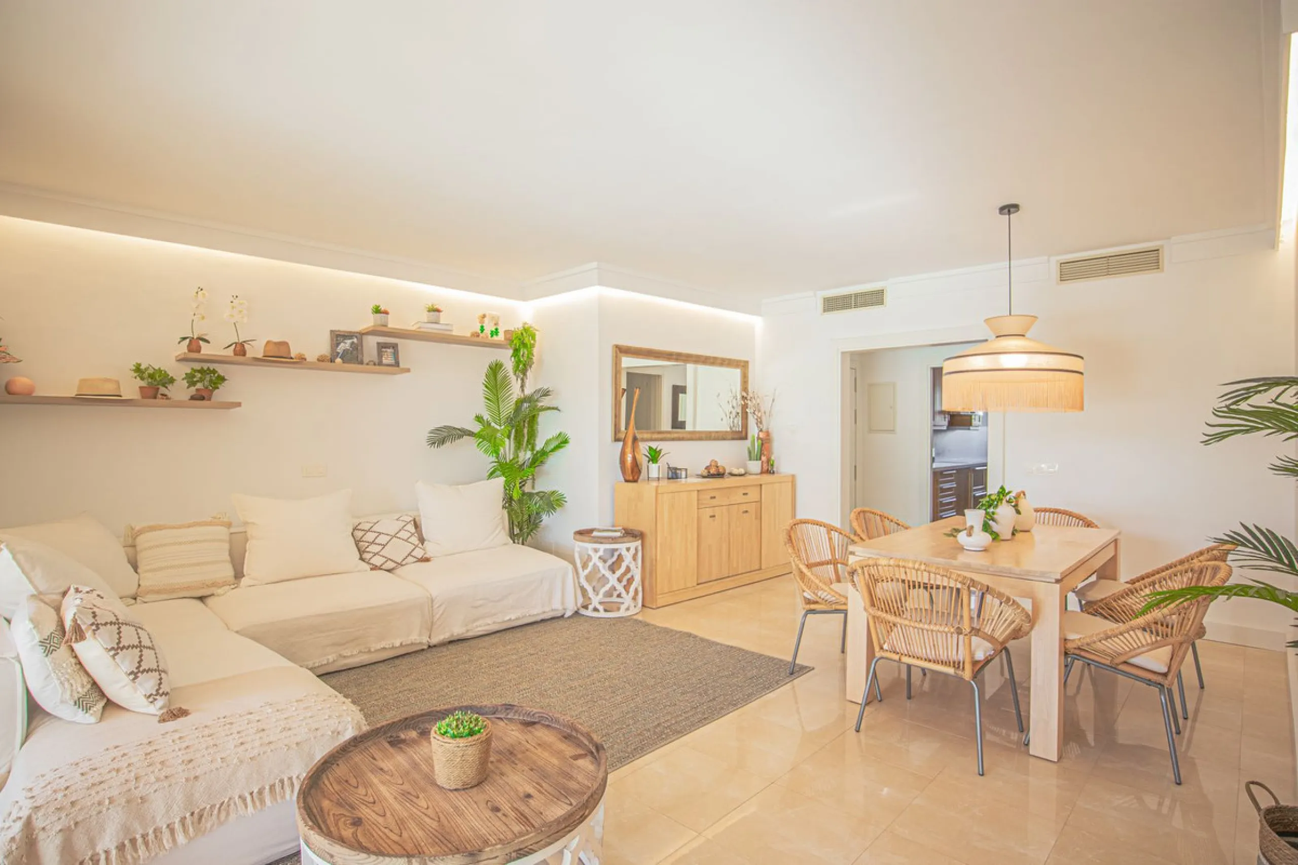 Renovated apartments with 3 bedrooms, living room, kitchen, two terraces, with all amenities in Las Salinas. The apartments are located 200 meters from the beach, 8 km from Estepona, 18 km from Marbella and 34 km from Ronda. It offers 2 shared outdoor poo