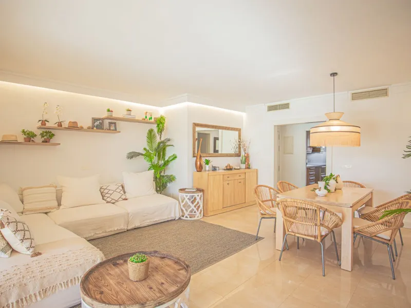 Renovated apartments with 3 bedrooms, living room, kitchen, two terraces, with all amenities in Las Salinas. The apartments are located 200 meters from the beach, 8 km from Estepona, 18 km from Marbella and 34 km from Ronda. It offers 2 shared outdoor poo