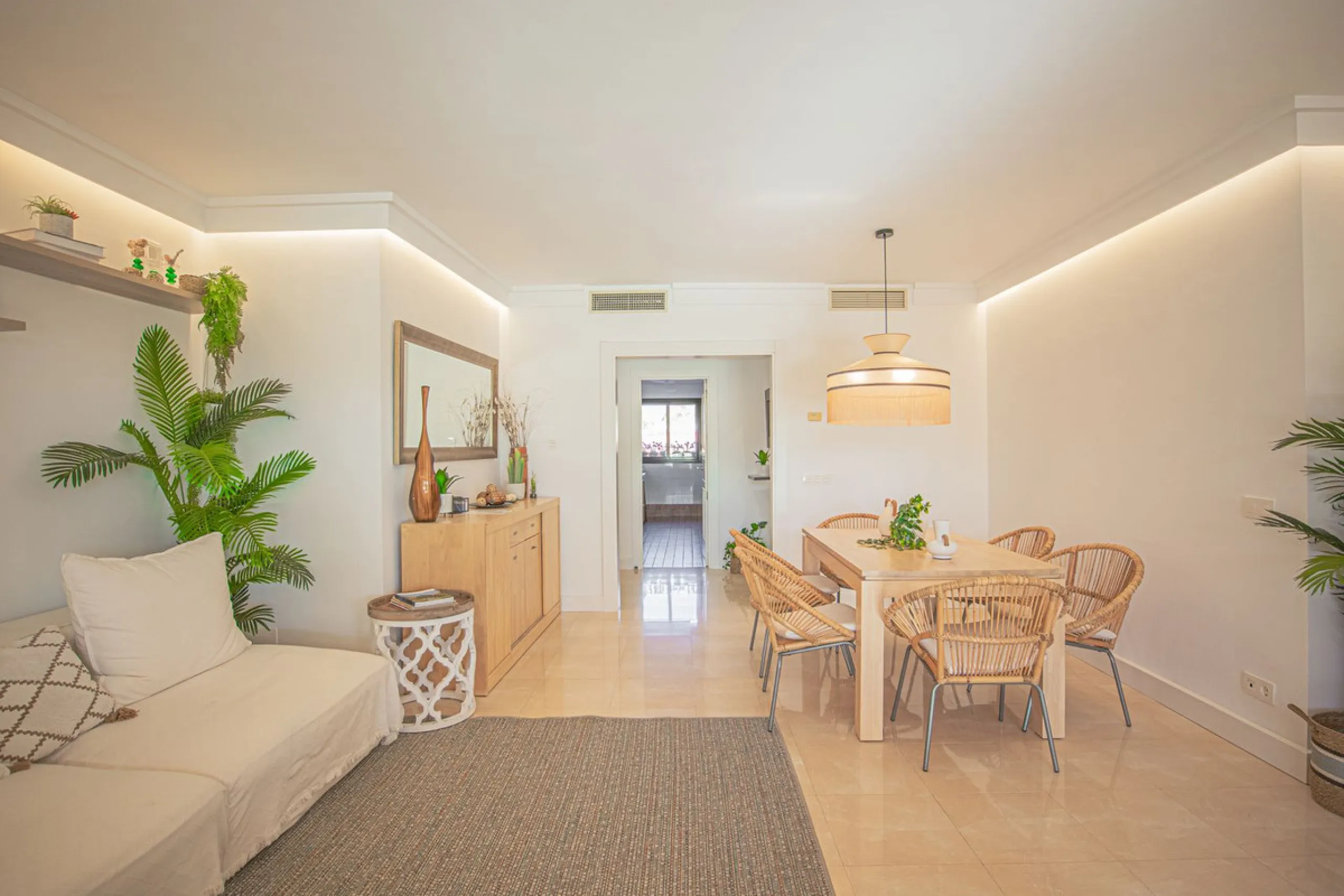 Renovated apartments with 3 bedrooms, living room, kitchen, two terraces, with all amenities in Las Salinas. The apartments are located 200 meters from the beach, 8 km from Estepona, 18 km from Marbella and 34 km from Ronda. It offers 2 shared outdoor poo