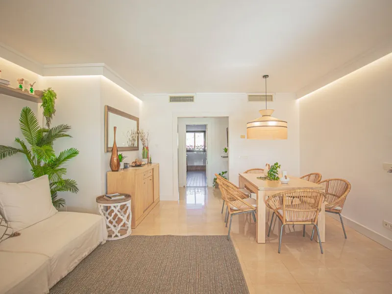 Renovated apartments with 3 bedrooms, living room, kitchen, two terraces, with all amenities in Las Salinas. The apartments are located 200 meters from the beach, 8 km from Estepona, 18 km from Marbella and 34 km from Ronda. It offers 2 shared outdoor poo