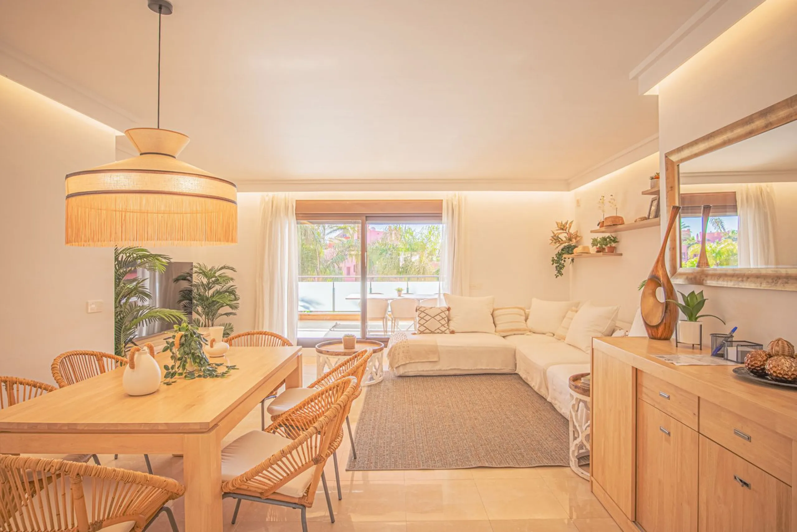 Renovated apartments with 3 bedrooms, living room, kitchen, two terraces, with all amenities in Las Salinas. The apartments are located 200 meters from the beach, 8 km from Estepona, 18 km from Marbella and 34 km from Ronda. It offers 2 shared outdoor poo