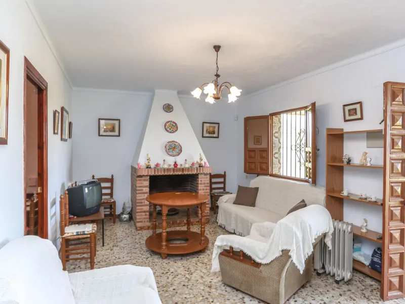 House - Finca - Cortijo в продаже в Guaro, Málaga. В доме 2 спален и 1 ванных комнат. Площадь дома 72 м². Площадь участка 36000 м²