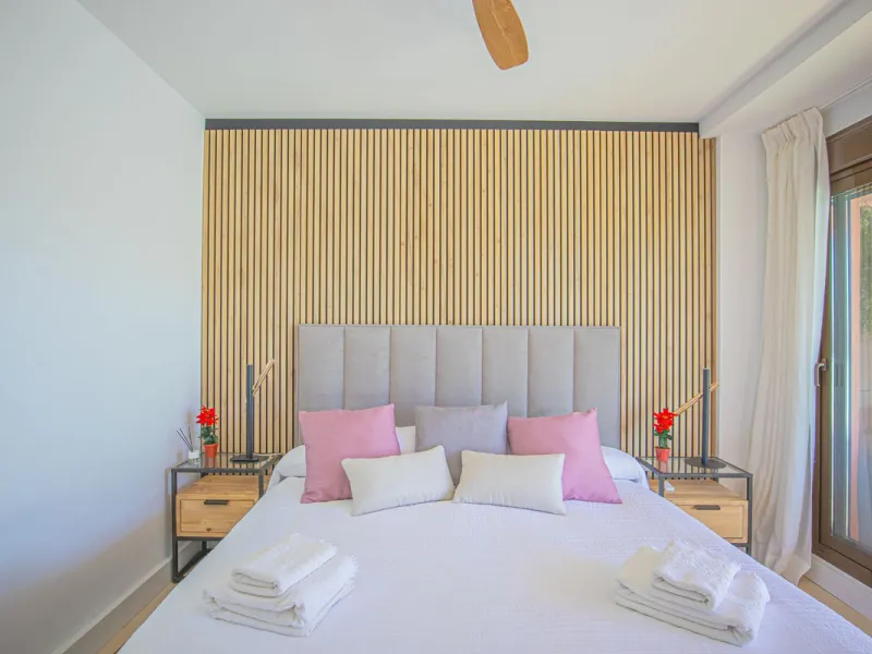 Renovated apartments with 3 bedrooms, living room, kitchen, two terraces, with all amenities in Las Salinas. The apartments are located 200 meters from the beach, 8 km from Estepona, 18 km from Marbella and 34 km from Ronda. It offers 2 shared outdoor poo