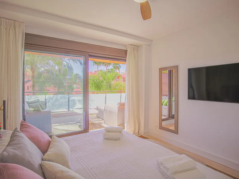 Renovated apartments with 3 bedrooms, living room, kitchen, two terraces, with all amenities in Las Salinas. The apartments are located 200 meters from the beach, 8 km from Estepona, 18 km from Marbella and 34 km from Ronda. It offers 2 shared outdoor poo