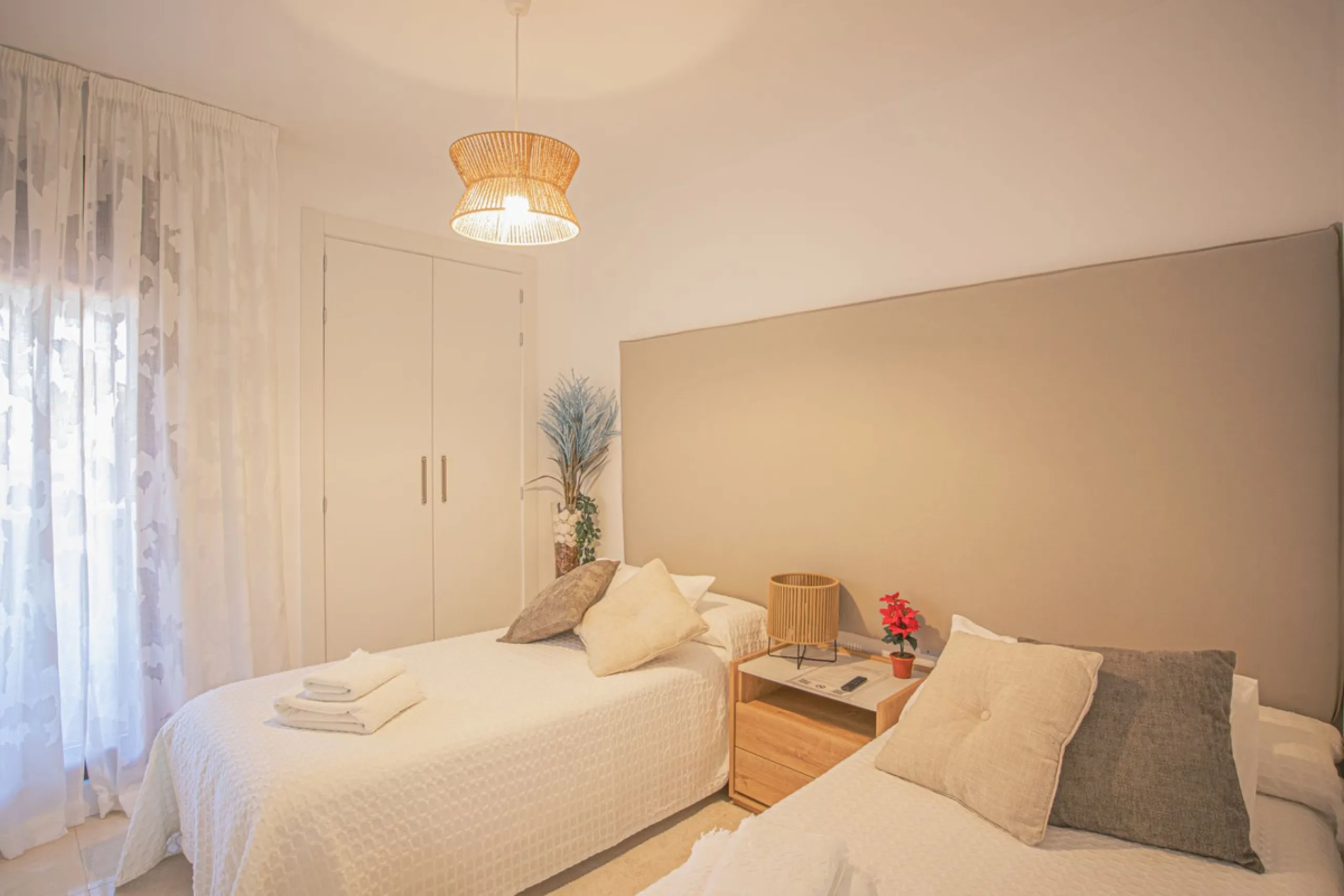 Renovated apartments with 3 bedrooms, living room, kitchen, two terraces, with all amenities in Las Salinas. The apartments are located 200 meters from the beach, 8 km from Estepona, 18 km from Marbella and 34 km from Ronda. It offers 2 shared outdoor poo
