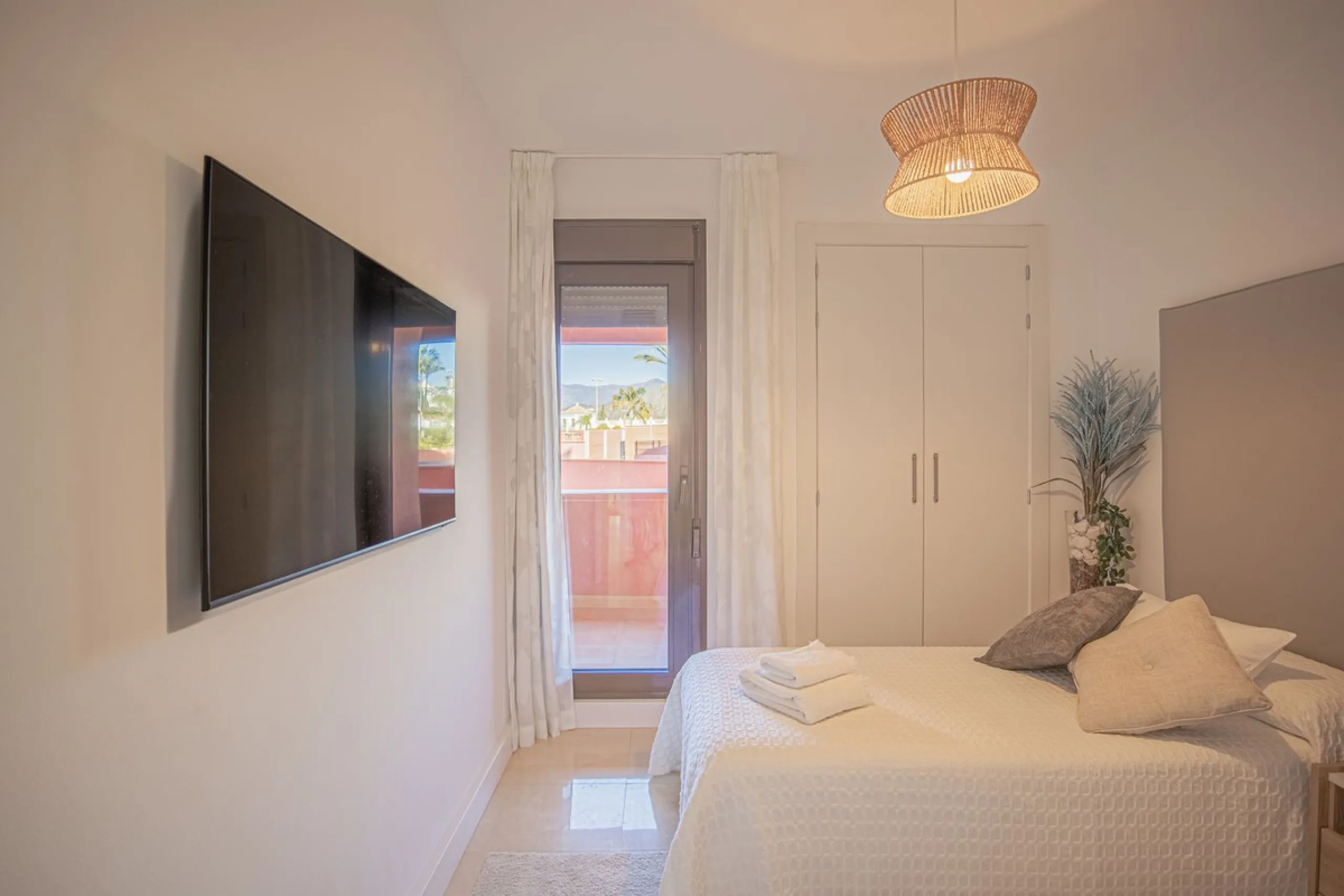Renovated apartments with 3 bedrooms, living room, kitchen, two terraces, with all amenities in Las Salinas. The apartments are located 200 meters from the beach, 8 km from Estepona, 18 km from Marbella and 34 km from Ronda. It offers 2 shared outdoor poo