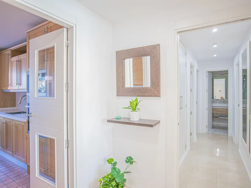 Renovated apartments with 3 bedrooms, living room, kitchen, two terraces, with all amenities in Las Salinas. The apartments are located 200 meters from the beach, 8 km from Estepona, 18 km from Marbella and 34 km from Ronda. It offers 2 shared outdoor poo