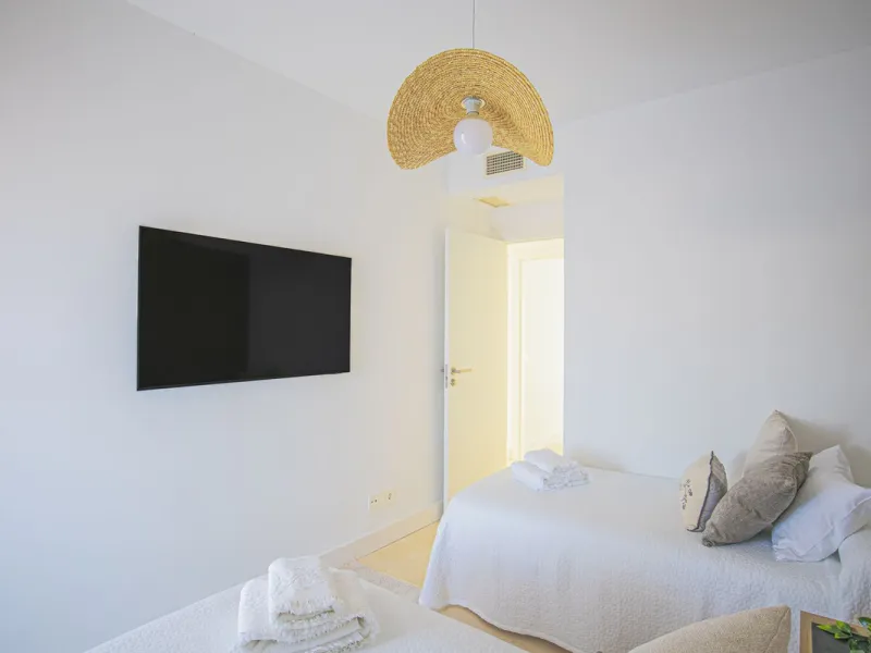 Renovated apartments with 3 bedrooms, living room, kitchen, two terraces, with all amenities in Las Salinas. The apartments are located 200 meters from the beach, 8 km from Estepona, 18 km from Marbella and 34 km from Ronda. It offers 2 shared outdoor poo