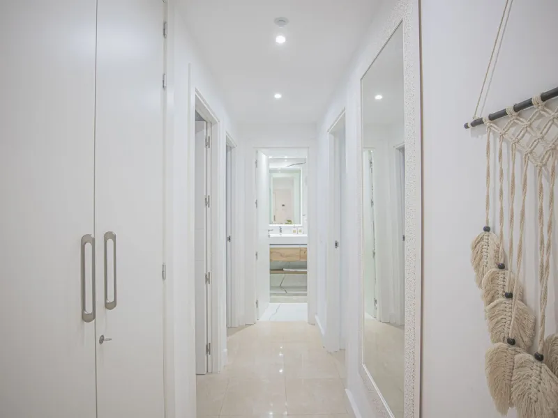 Renovated apartments with 3 bedrooms, living room, kitchen, two terraces, with all amenities in Las Salinas. The apartments are located 200 meters from the beach, 8 km from Estepona, 18 km from Marbella and 34 km from Ronda. It offers 2 shared outdoor poo