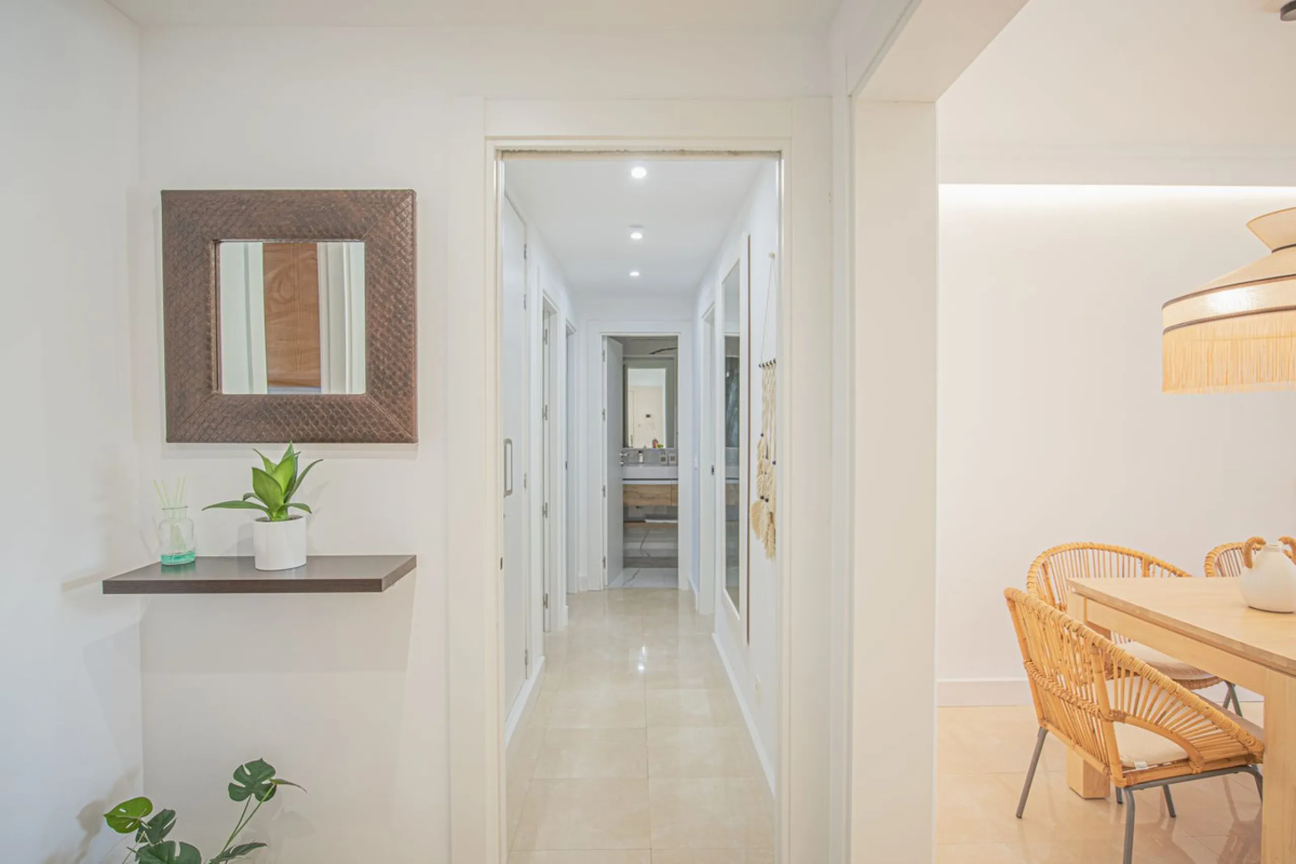 Renovated apartments with 3 bedrooms, living room, kitchen, two terraces, with all amenities in Las Salinas. The apartments are located 200 meters from the beach, 8 km from Estepona, 18 km from Marbella and 34 km from Ronda. It offers 2 shared outdoor poo