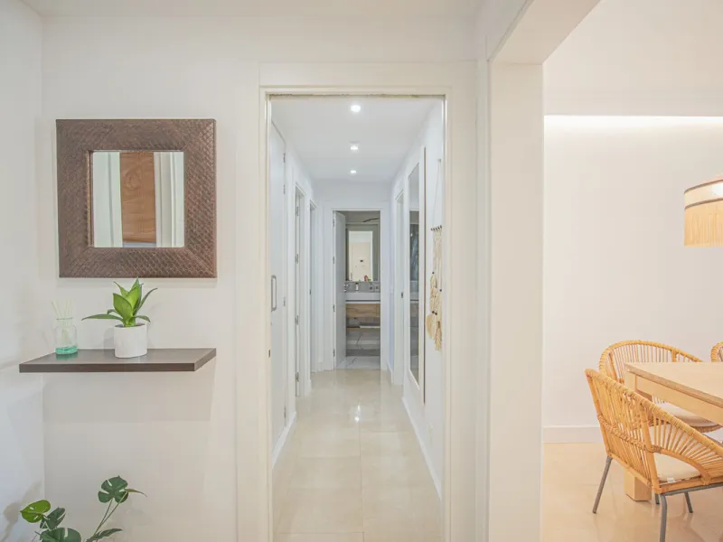 Renovated apartments with 3 bedrooms, living room, kitchen, two terraces, with all amenities in Las Salinas. The apartments are located 200 meters from the beach, 8 km from Estepona, 18 km from Marbella and 34 km from Ronda. It offers 2 shared outdoor poo