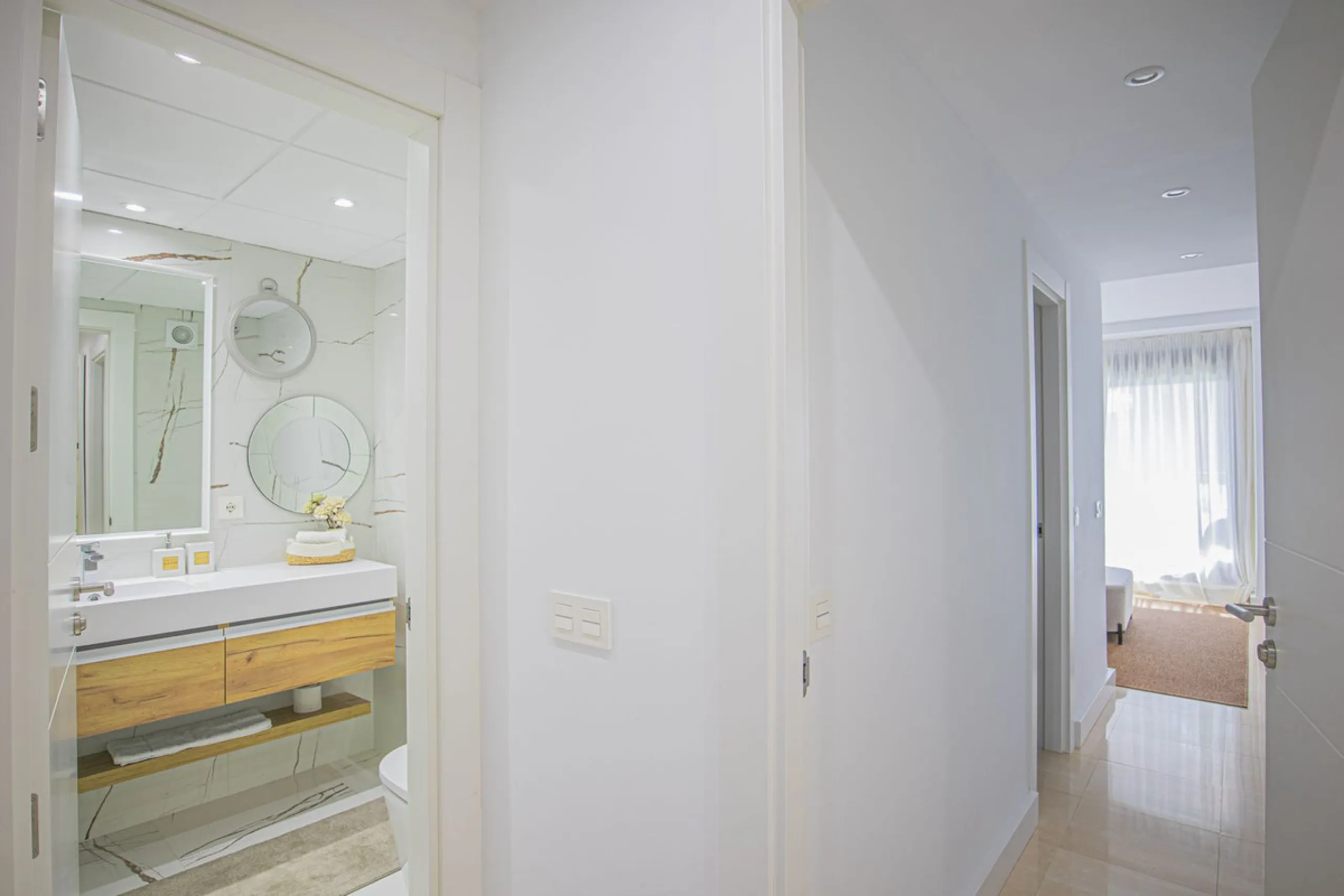 Renovated apartments with 3 bedrooms, living room, kitchen, two terraces, with all amenities in Las Salinas. The apartments are located 200 meters from the beach, 8 km from Estepona, 18 km from Marbella and 34 km from Ronda. It offers 2 shared outdoor poo