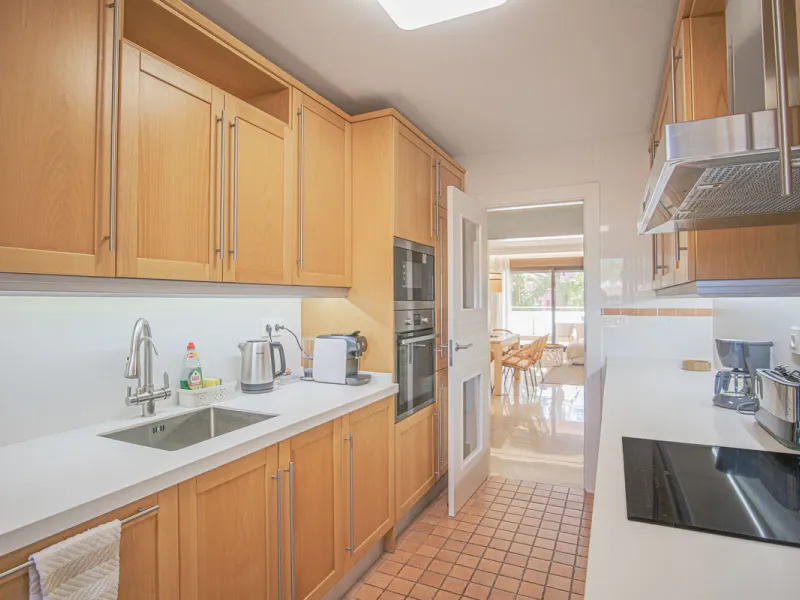 Renovated apartments with 3 bedrooms, living room, kitchen, two terraces, with all amenities in Las Salinas. The apartments are located 200 meters from the beach, 8 km from Estepona, 18 km from Marbella and 34 km from Ronda. It offers 2 shared outdoor poo