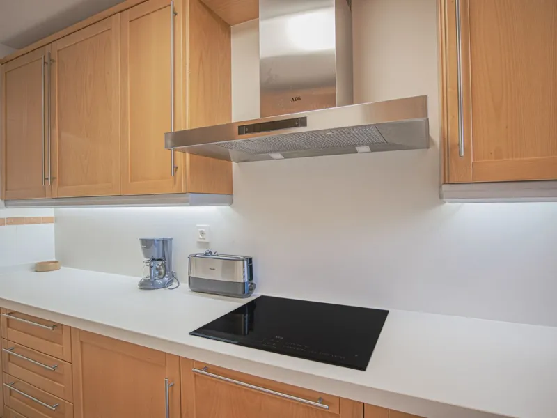 Renovated apartments with 3 bedrooms, living room, kitchen, two terraces, with all amenities in Las Salinas. The apartments are located 200 meters from the beach, 8 km from Estepona, 18 km from Marbella and 34 km from Ronda. It offers 2 shared outdoor poo