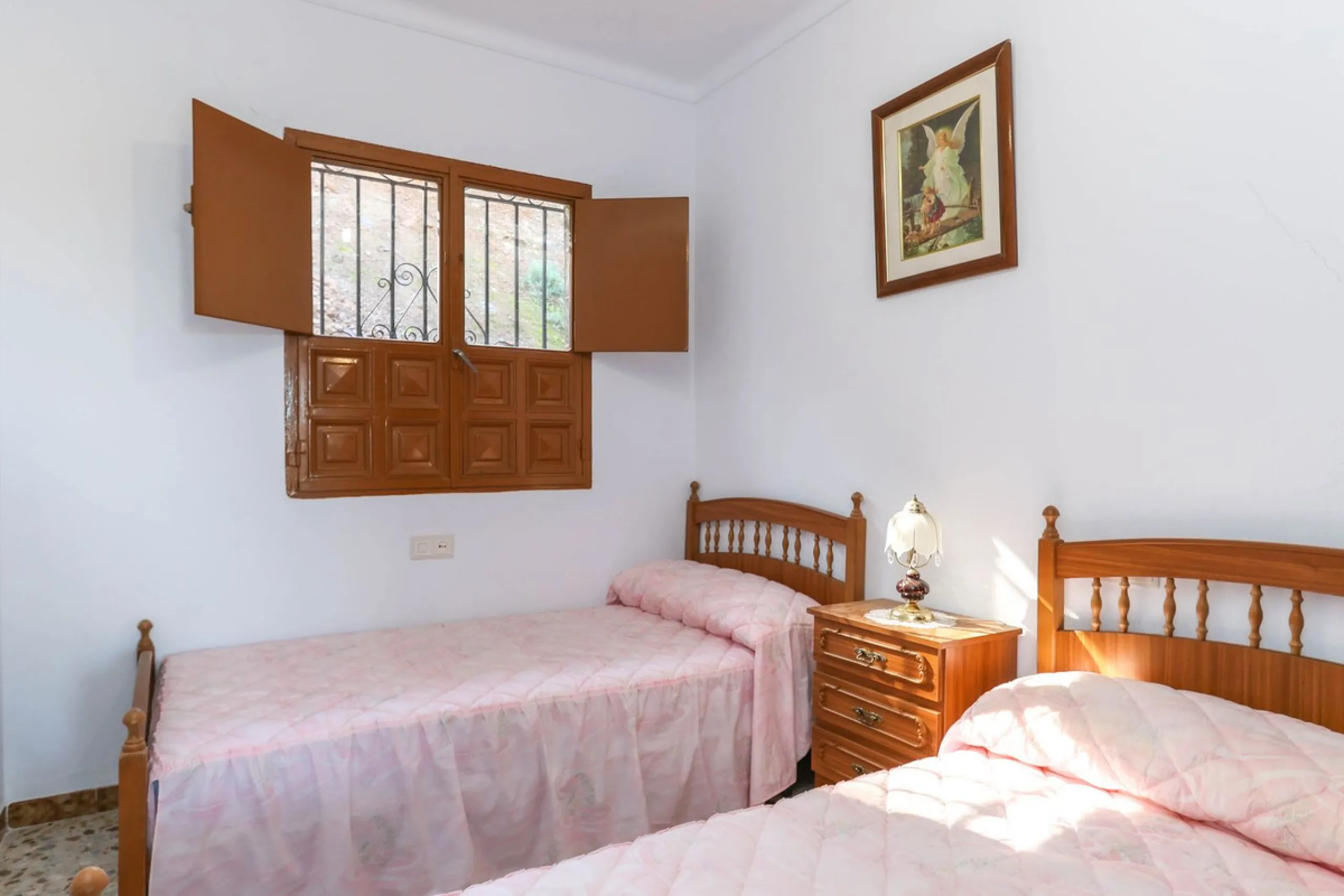 House - Finca - Cortijo в продаже в Guaro, Málaga. В доме 2 спален и 1 ванных комнат. Площадь дома 72 м². Площадь участка 36000 м²
