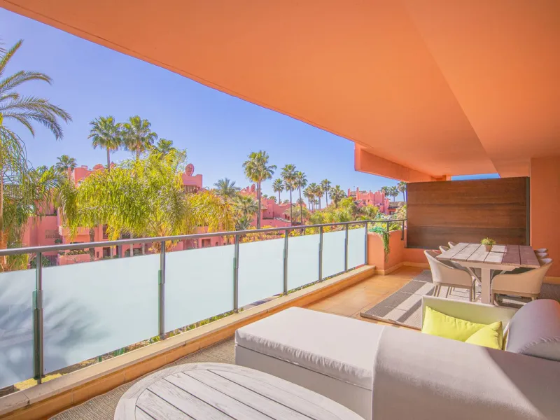 Renovated apartments with 3 bedrooms, living room, kitchen, two terraces, with all amenities in Las Salinas. The apartments are located 200 meters from the beach, 8 km from Estepona, 18 km from Marbella and 34 km from Ronda. It offers 2 shared outdoor poo