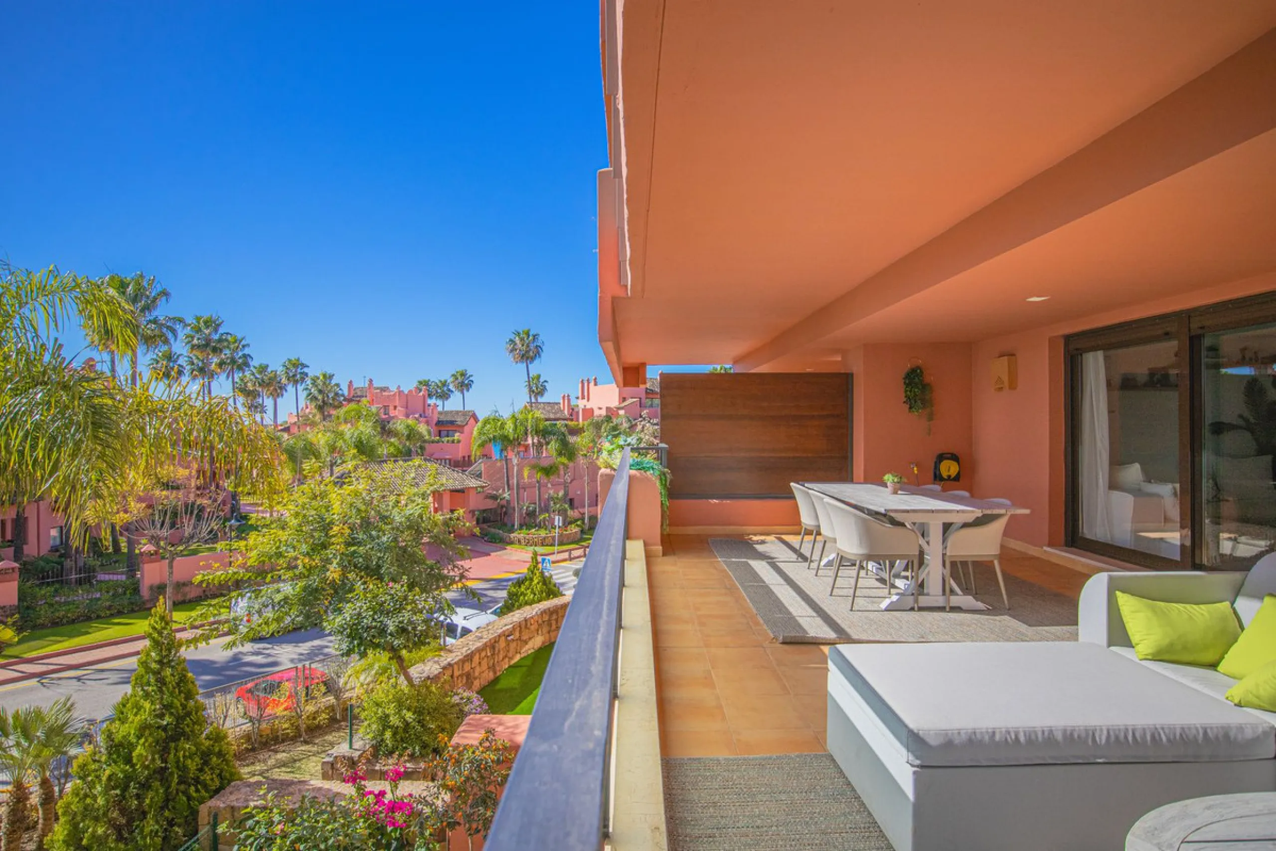 Renovated apartments with 3 bedrooms, living room, kitchen, two terraces, with all amenities in Las Salinas. The apartments are located 200 meters from the beach, 8 km from Estepona, 18 km from Marbella and 34 km from Ronda. It offers 2 shared outdoor poo