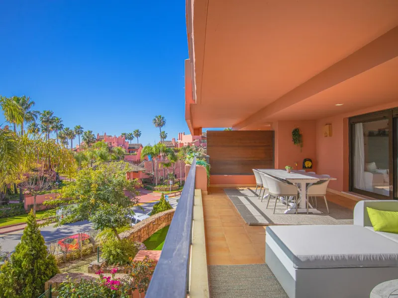 Renovated apartments with 3 bedrooms, living room, kitchen, two terraces, with all amenities in Las Salinas. The apartments are located 200 meters from the beach, 8 km from Estepona, 18 km from Marbella and 34 km from Ronda. It offers 2 shared outdoor poo
