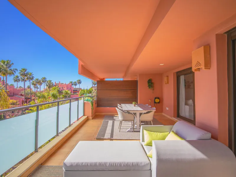 Renovated apartments with 3 bedrooms, living room, kitchen, two terraces, with all amenities in Las Salinas. The apartments are located 200 meters from the beach, 8 km from Estepona, 18 km from Marbella and 34 km from Ronda. It offers 2 shared outdoor poo