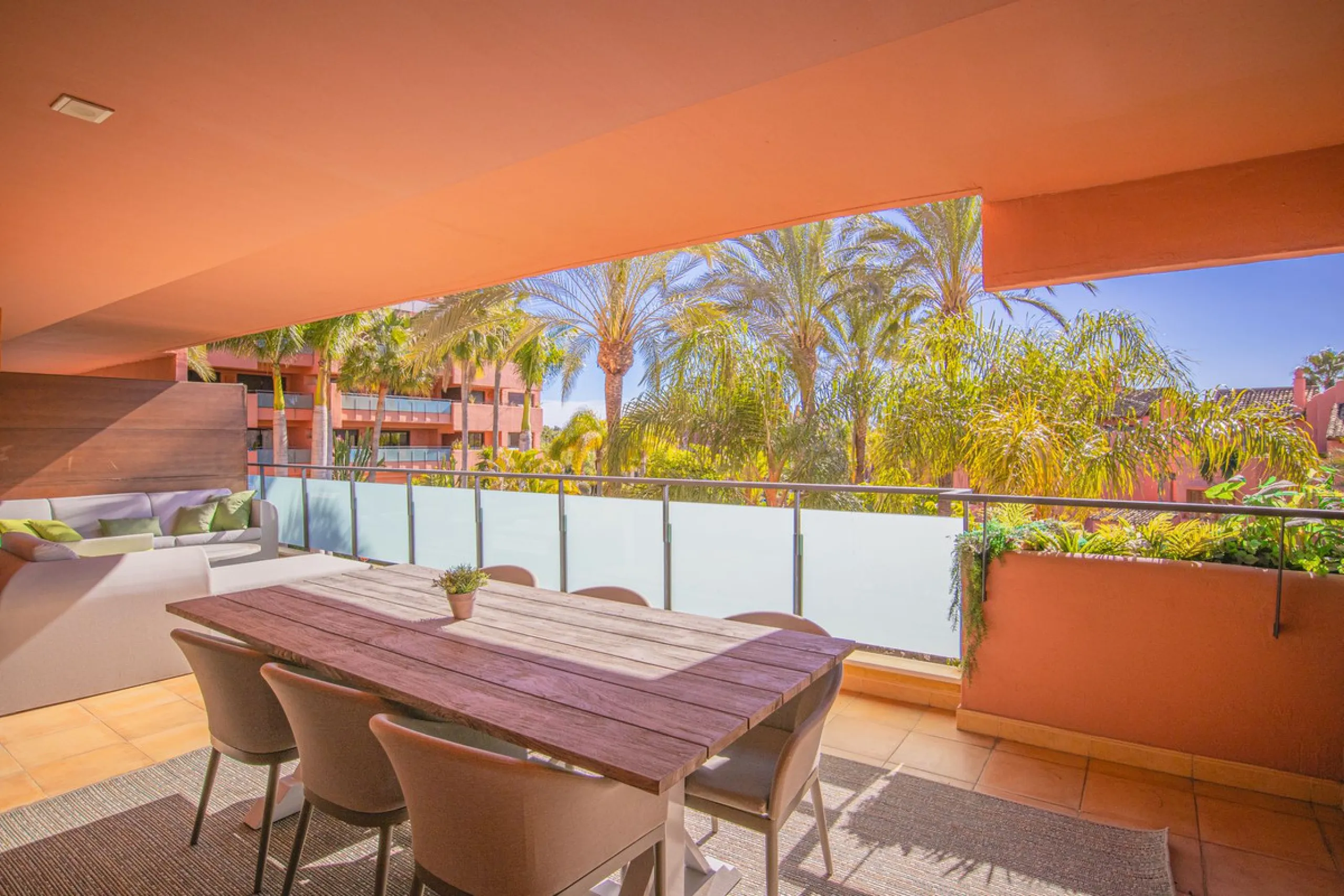 Renovated apartments with 3 bedrooms, living room, kitchen, two terraces, with all amenities in Las Salinas. The apartments are located 200 meters from the beach, 8 km from Estepona, 18 km from Marbella and 34 km from Ronda. It offers 2 shared outdoor poo
