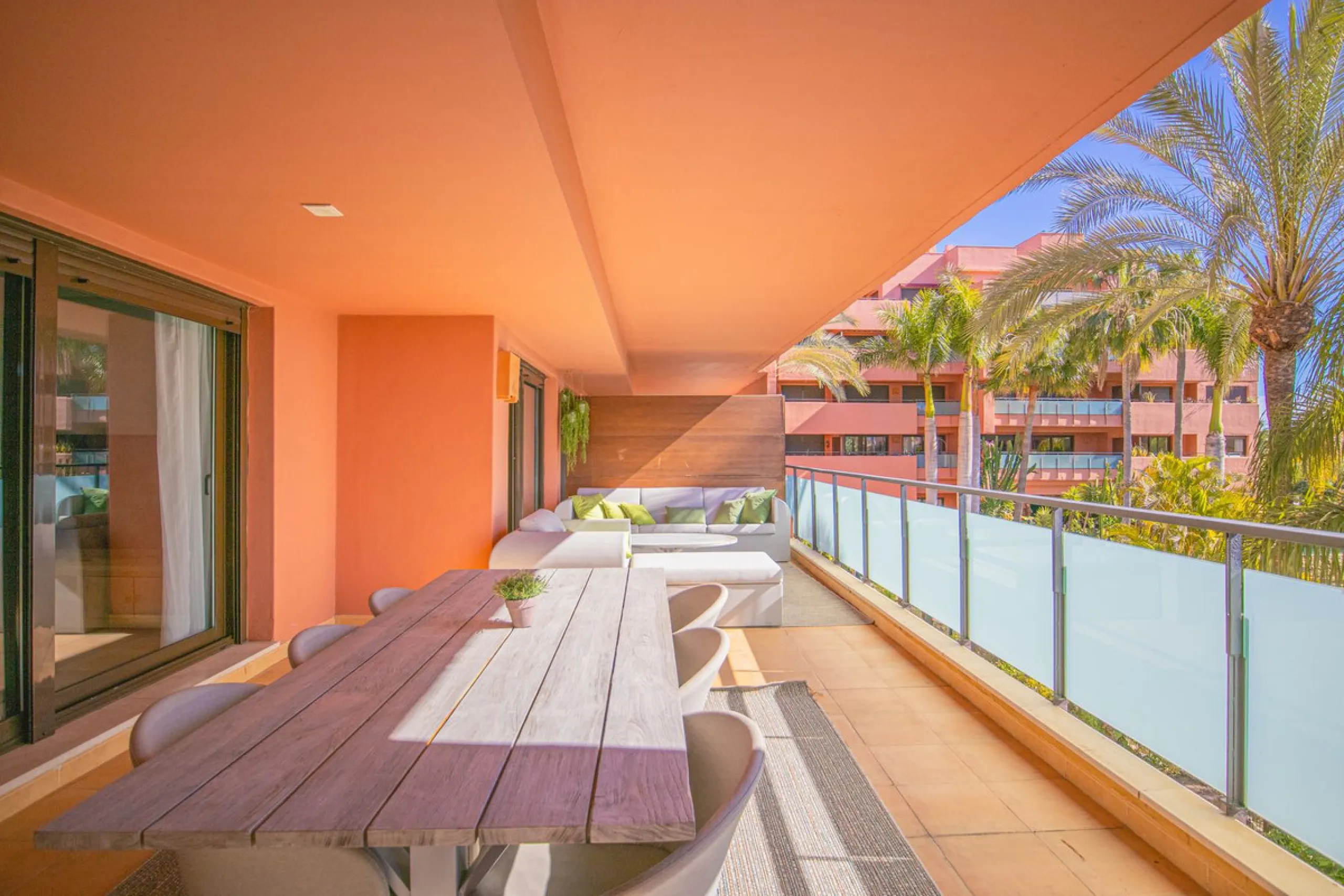 Renovated apartments with 3 bedrooms, living room, kitchen, two terraces, with all amenities in Las Salinas. The apartments are located 200 meters from the beach, 8 km from Estepona, 18 km from Marbella and 34 km from Ronda. It offers 2 shared outdoor poo