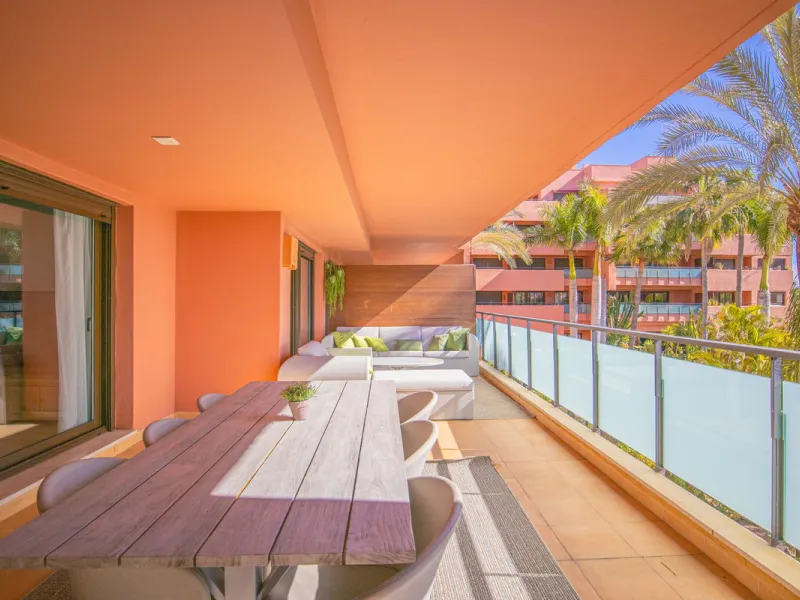 Renovated apartments with 3 bedrooms, living room, kitchen, two terraces, with all amenities in Las Salinas. The apartments are located 200 meters from the beach, 8 km from Estepona, 18 km from Marbella and 34 km from Ronda. It offers 2 shared outdoor poo