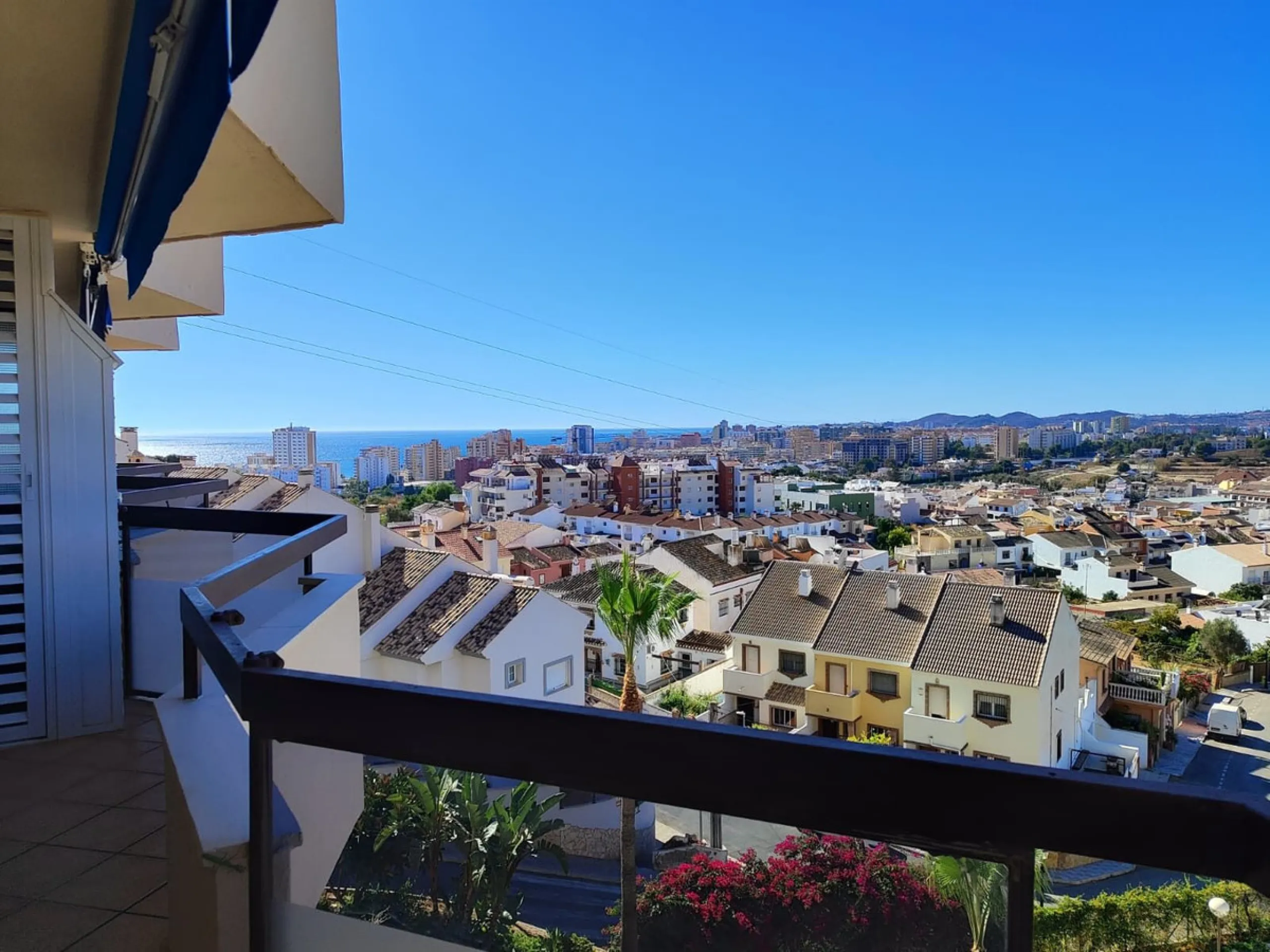 Apartment - Middle Floor Apartment в продаже в Fuengirola, Málaga. В доме 4 спален и 4 ванных комнат. Площадь дома 190 м²