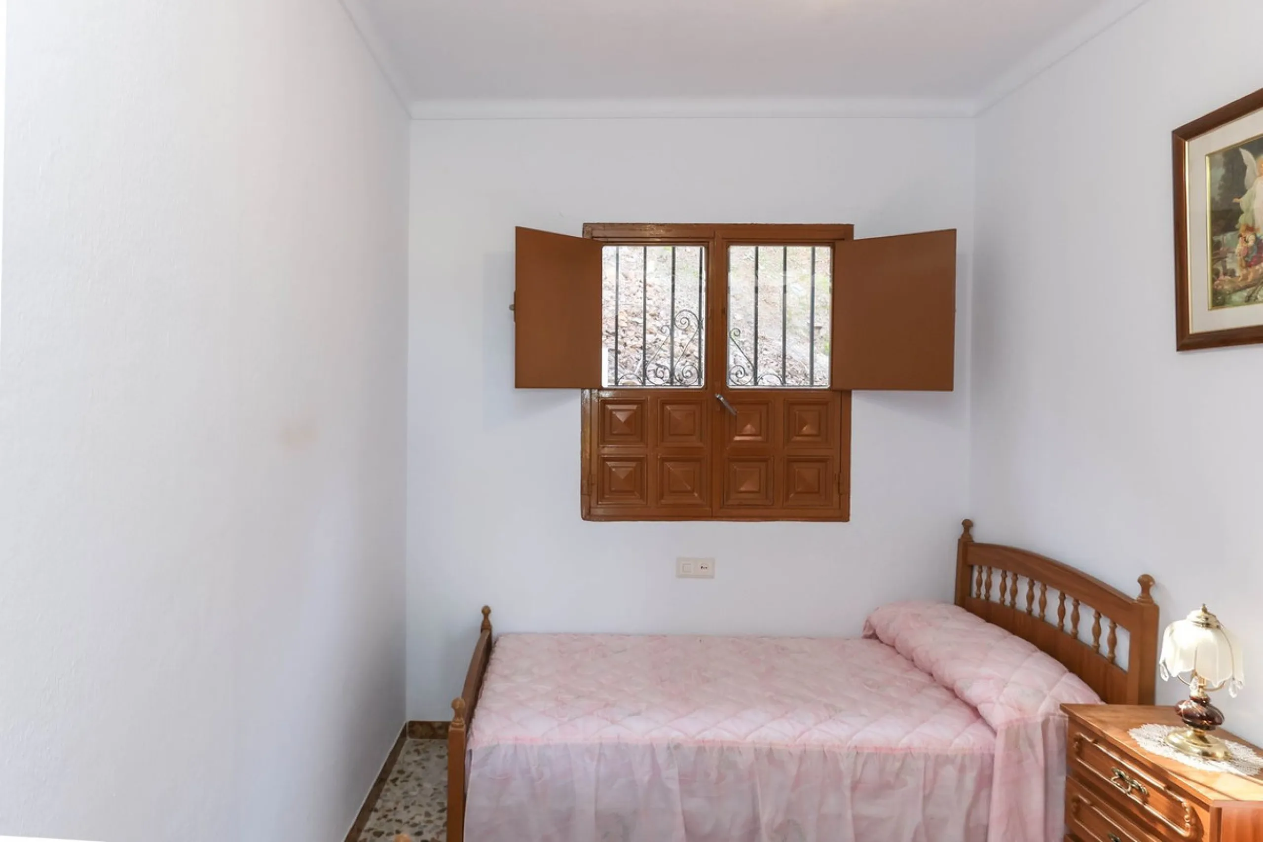 House - Finca - Cortijo в продаже в Guaro, Málaga. В доме 2 спален и 1 ванных комнат. Площадь дома 72 м². Площадь участка 36000 м²