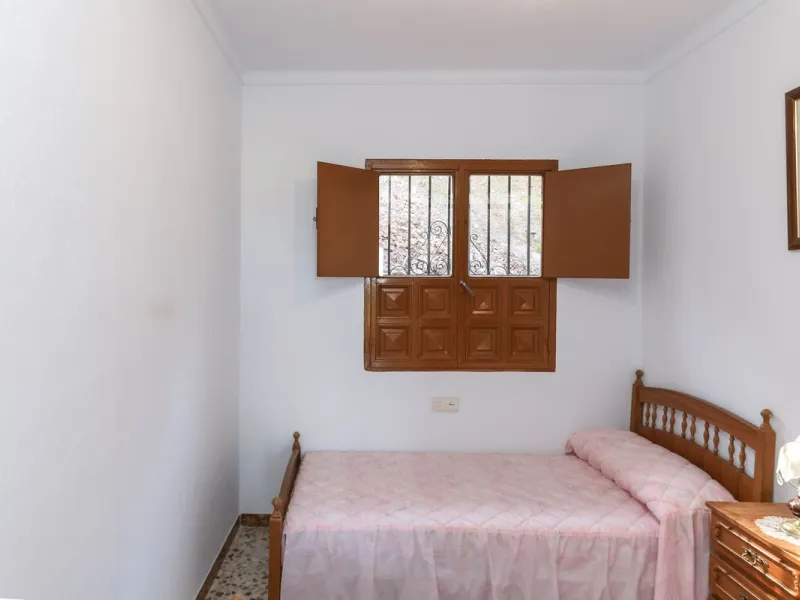 House - Finca - Cortijo в продаже в Guaro, Málaga. В доме 2 спален и 1 ванных комнат. Площадь дома 72 м². Площадь участка 36000 м²