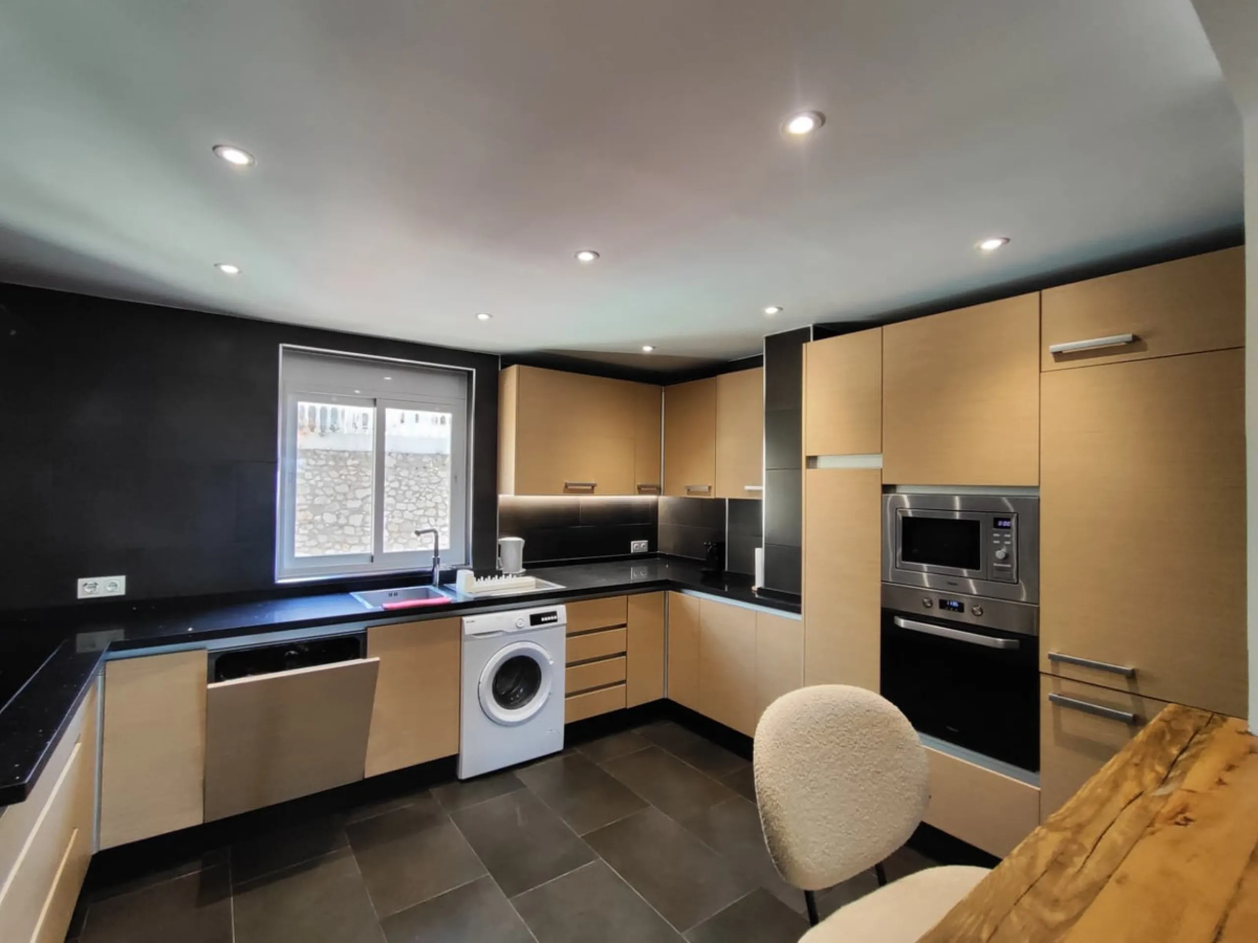 Apartment - Middle Floor Apartment в продаже в Fuengirola, Málaga. В доме 4 спален и 4 ванных комнат. Площадь дома 190 м²