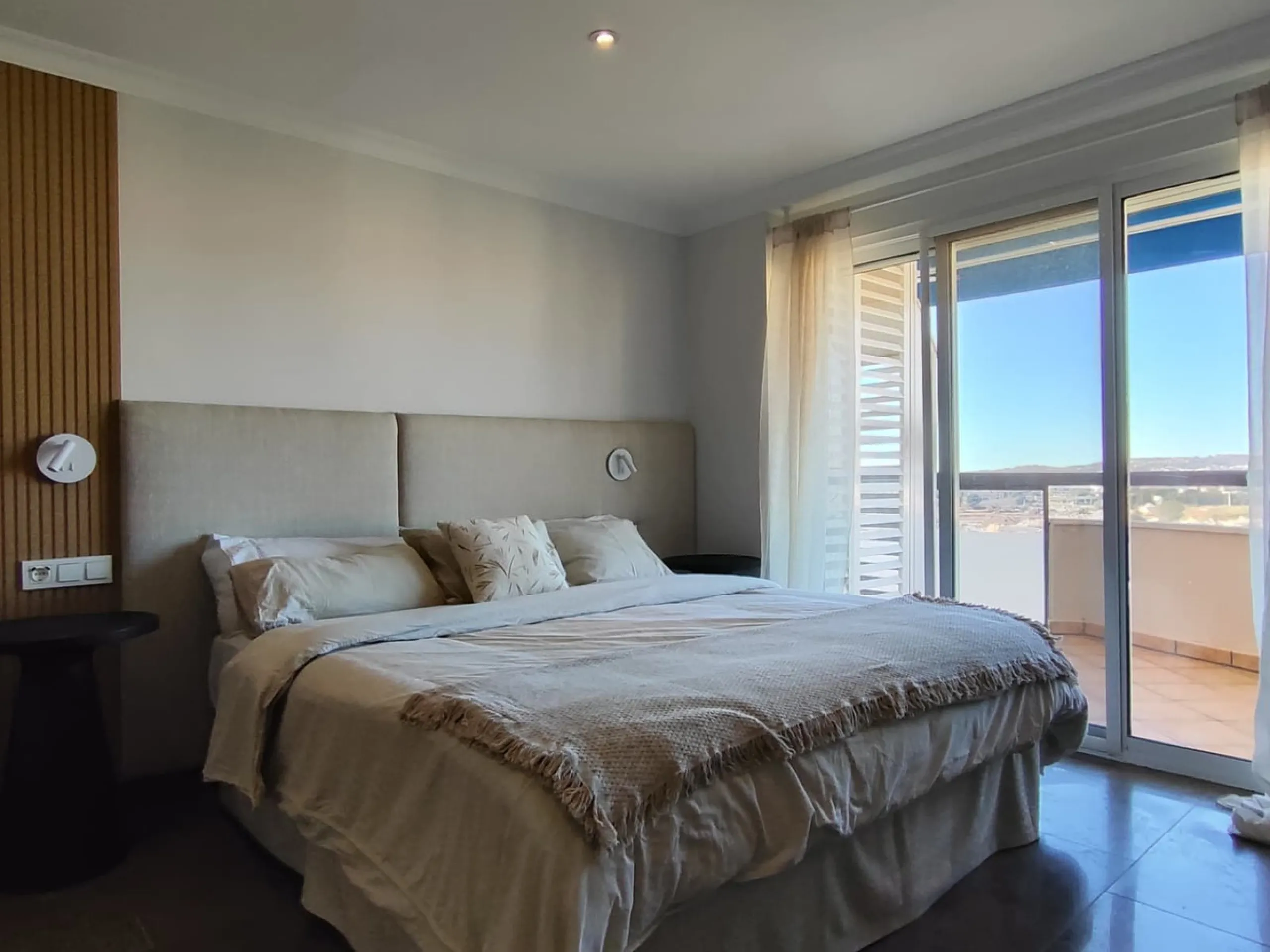 Apartment - Middle Floor Apartment в продаже в Fuengirola, Málaga. В доме 4 спален и 4 ванных комнат. Площадь дома 190 м²
