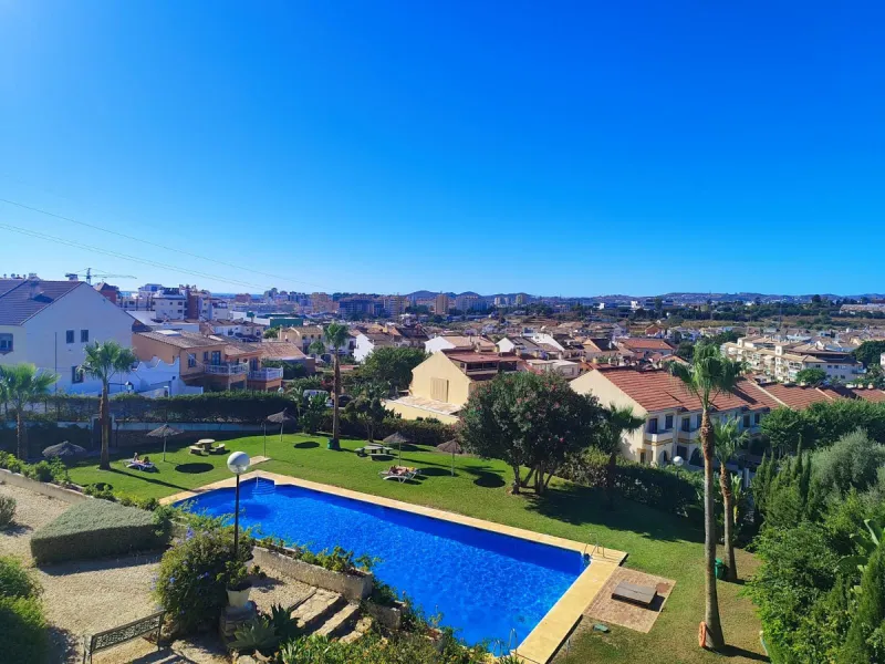 Apartment - Middle Floor Apartment в продаже в Fuengirola, Málaga. В доме 4 спален и 4 ванных комнат. Площадь дома 190 м²