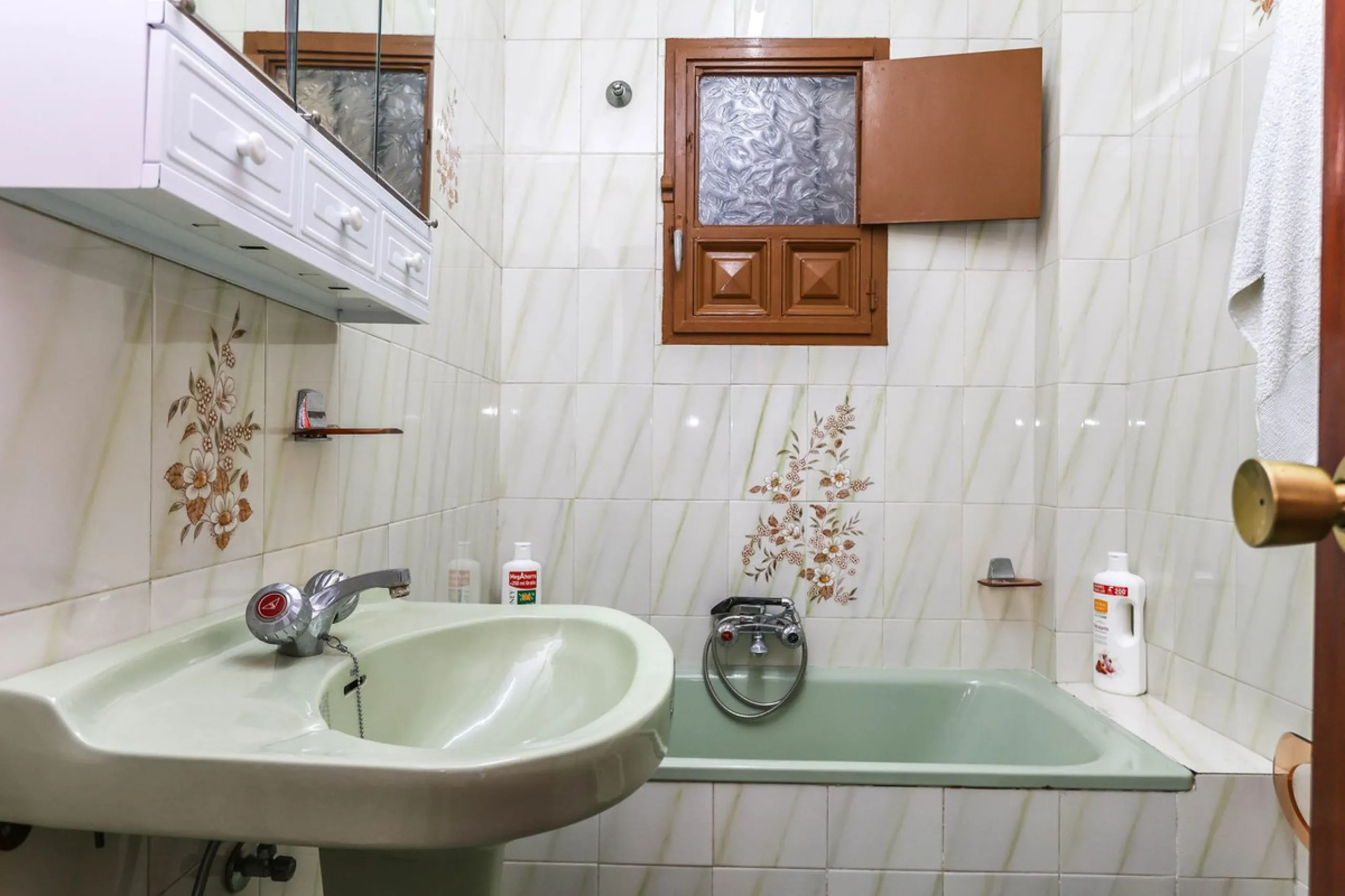 House - Finca - Cortijo в продаже в Guaro, Málaga. В доме 2 спален и 1 ванных комнат. Площадь дома 72 м². Площадь участка 36000 м²