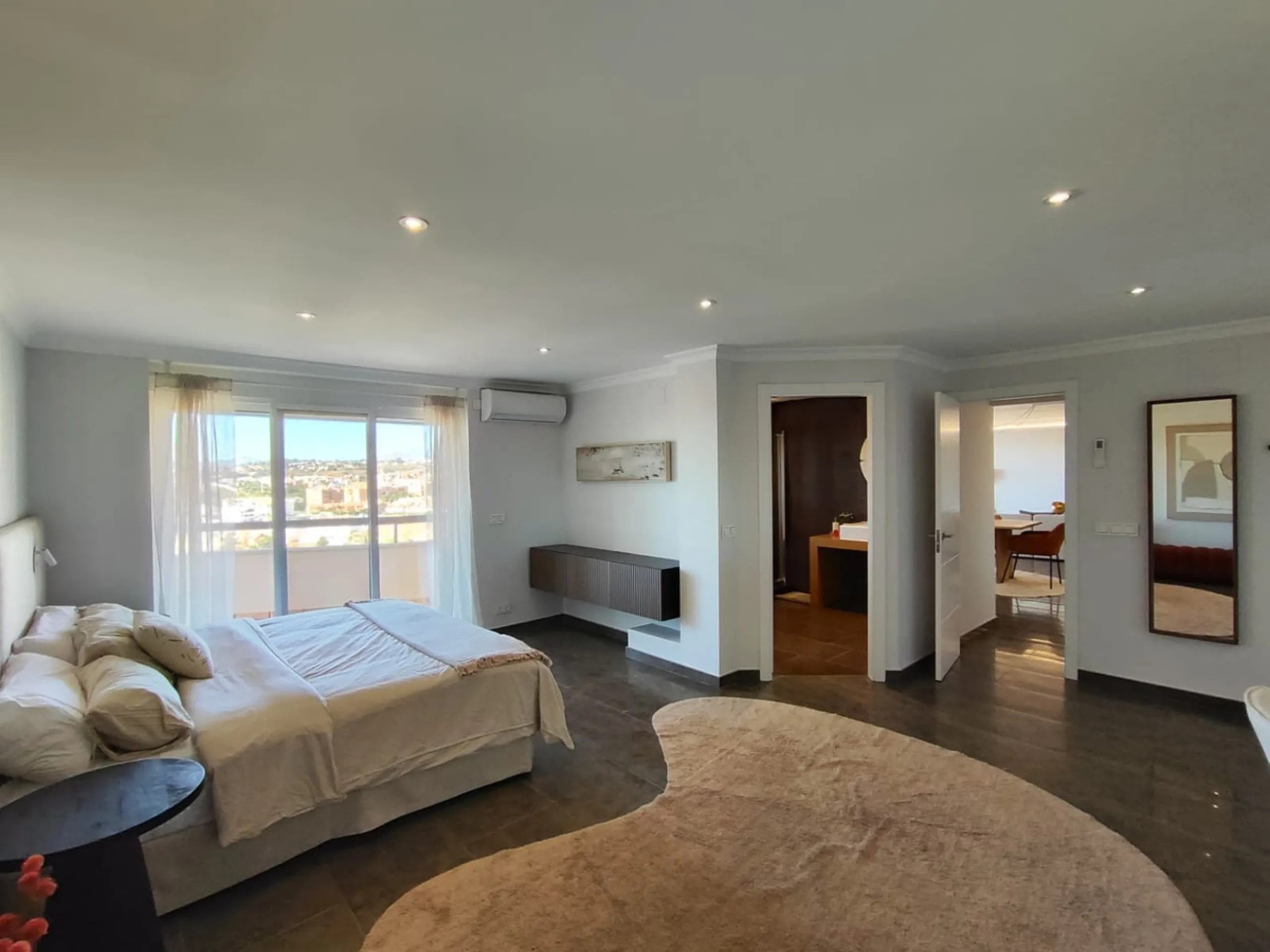 Apartment - Middle Floor Apartment в продаже в Fuengirola, Málaga. В доме 4 спален и 4 ванных комнат. Площадь дома 190 м²