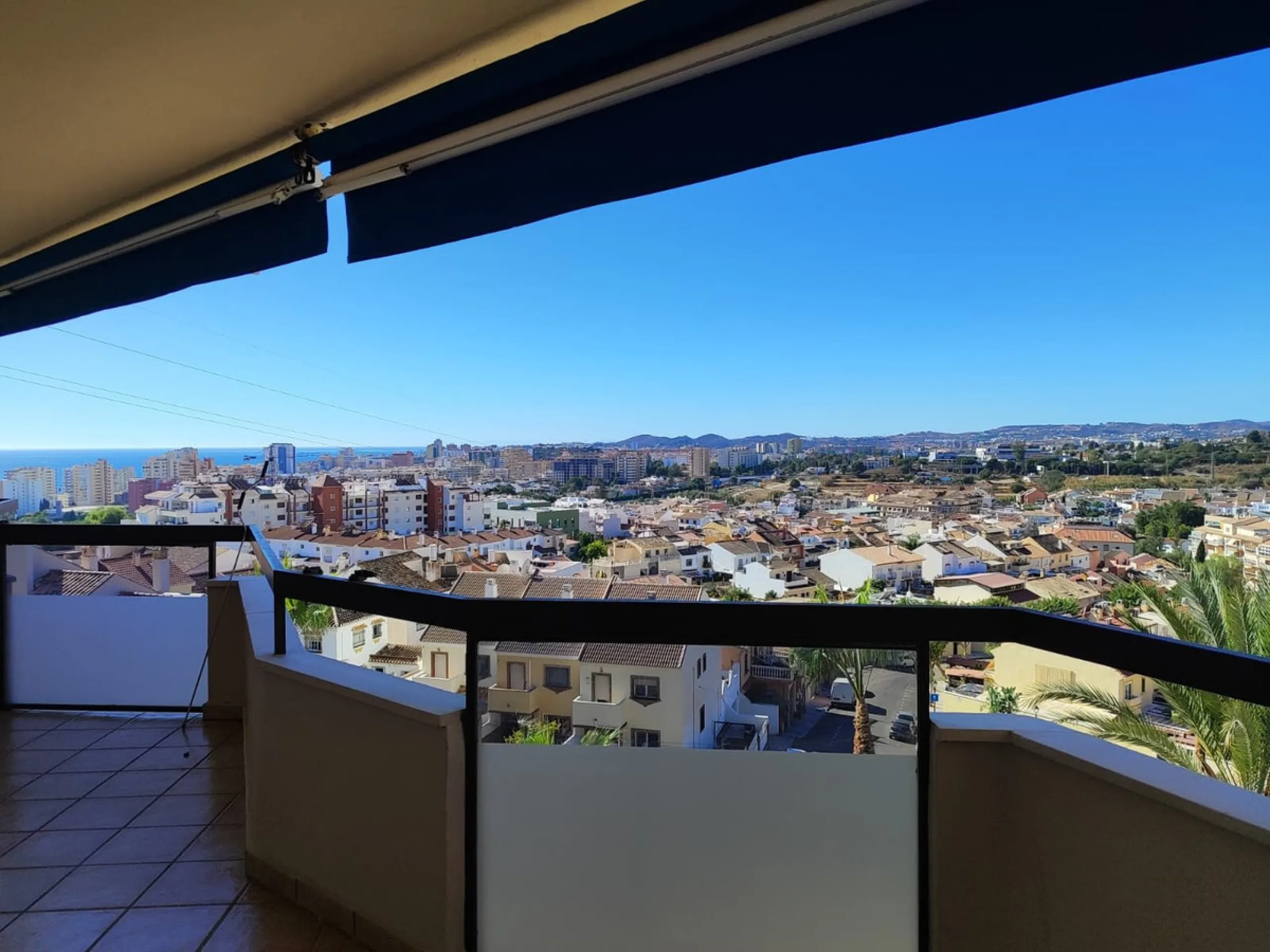 Apartment - Middle Floor Apartment в продаже в Fuengirola, Málaga. В доме 4 спален и 4 ванных комнат. Площадь дома 190 м²